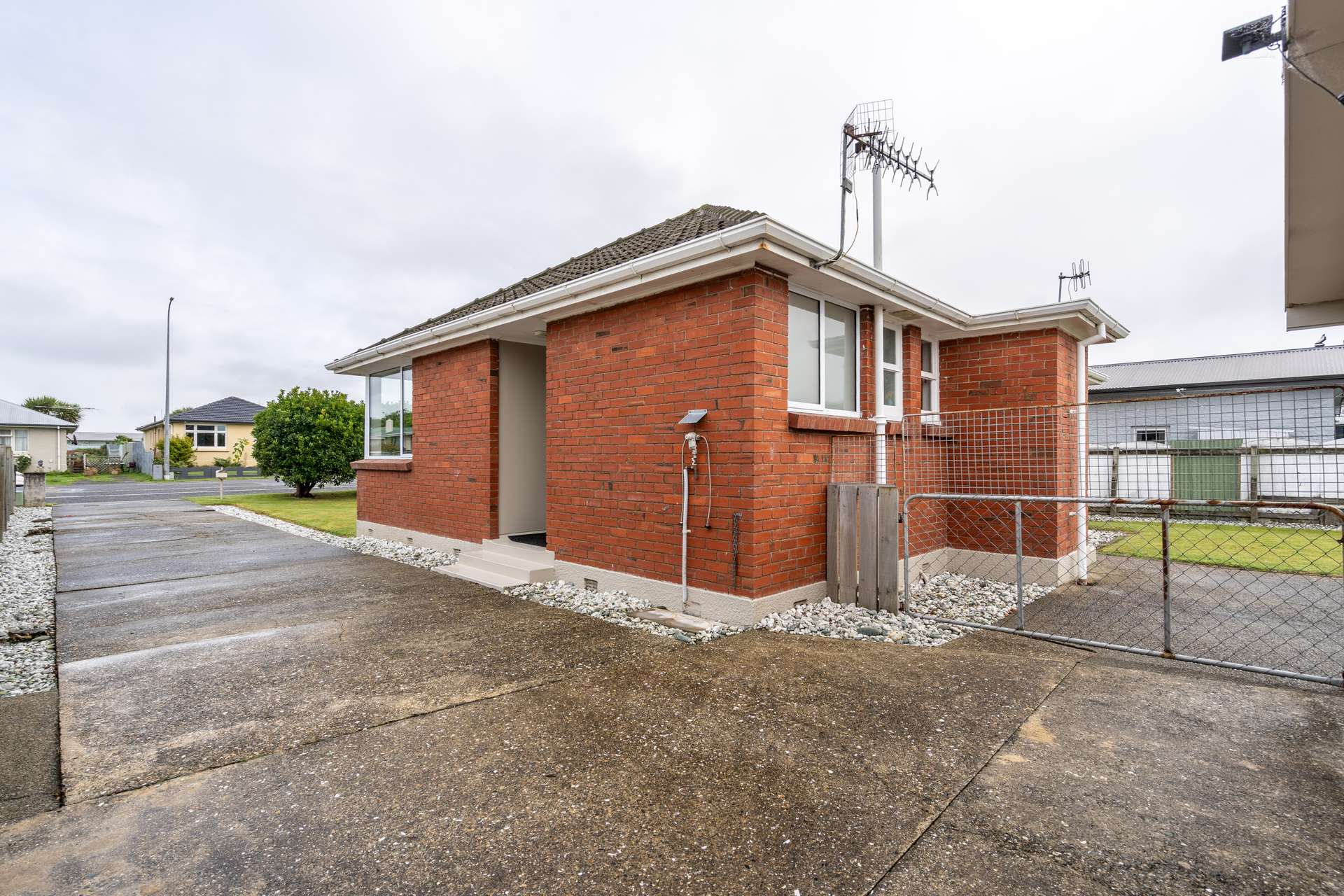82 Saturn Street photo 17