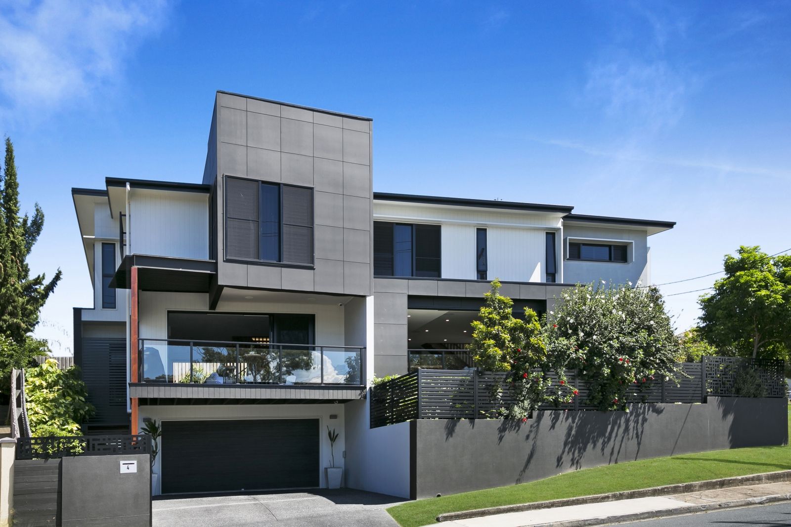 25 Waratah Avenue, Biggera Waters QLD 4216