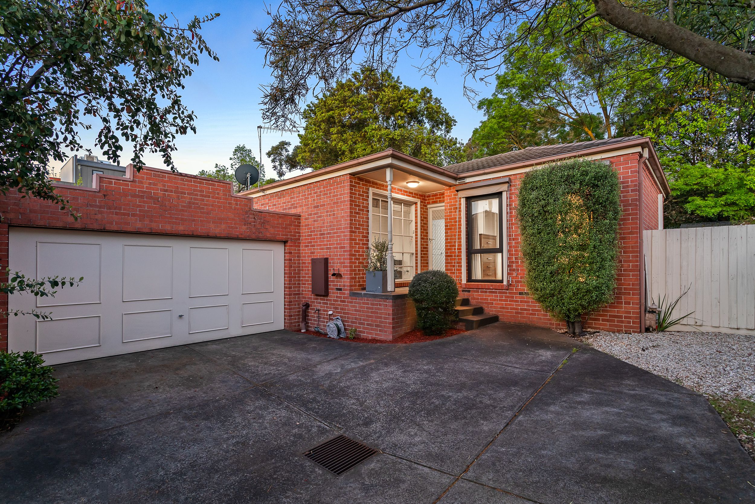 3/9 May Street — photo from Ray White Burwood