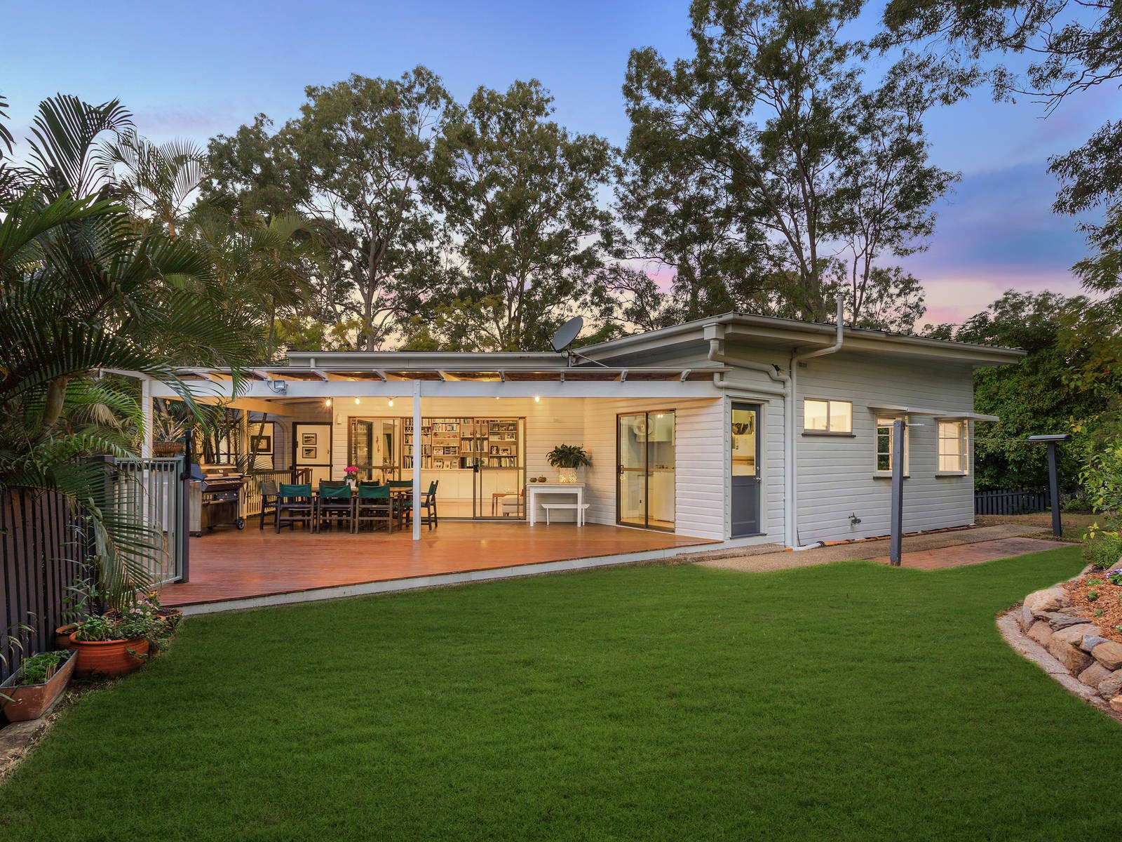 5-7 Stonehenge Street, Chapel Hill, QLD 4069