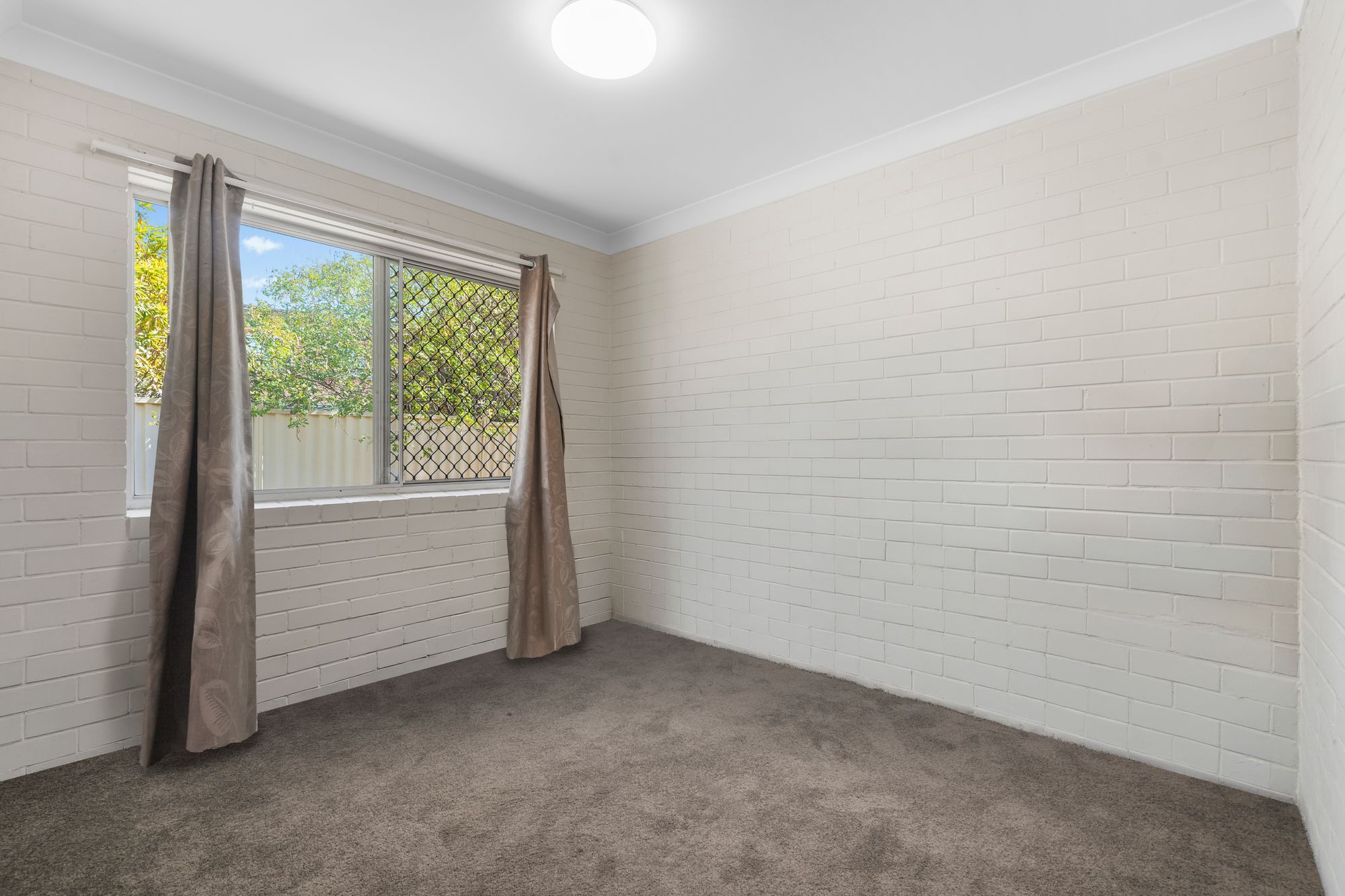 3/187 Jacaranda Avenue — photo 5 of 13