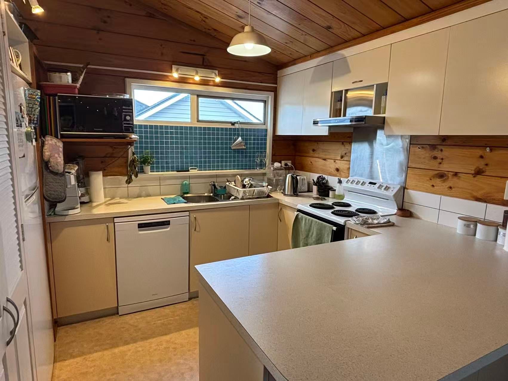 8A Anna Watson Road, Half Moon Bay, Manukau City