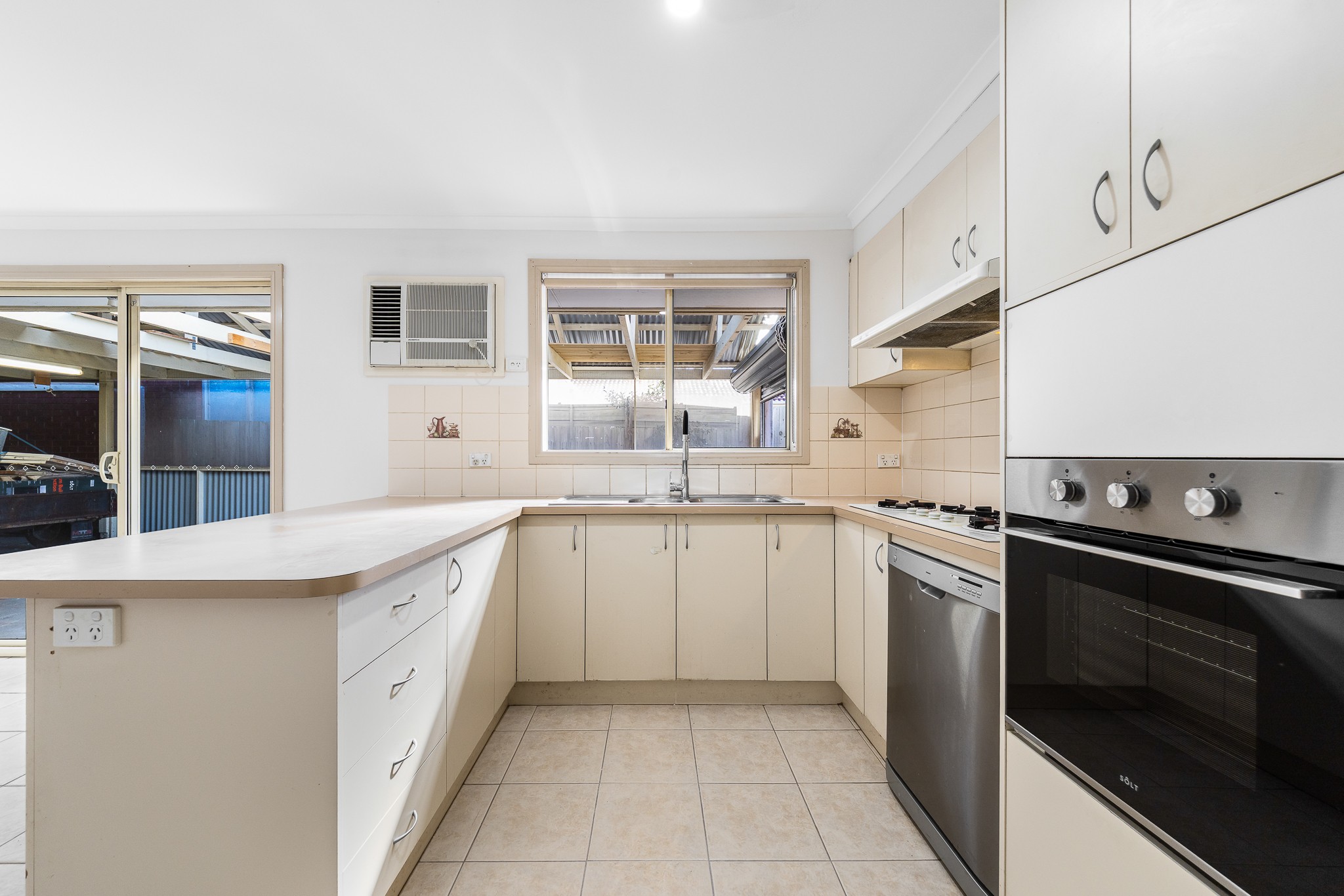 11 The Parkway, Hampton Park, VIC 3976