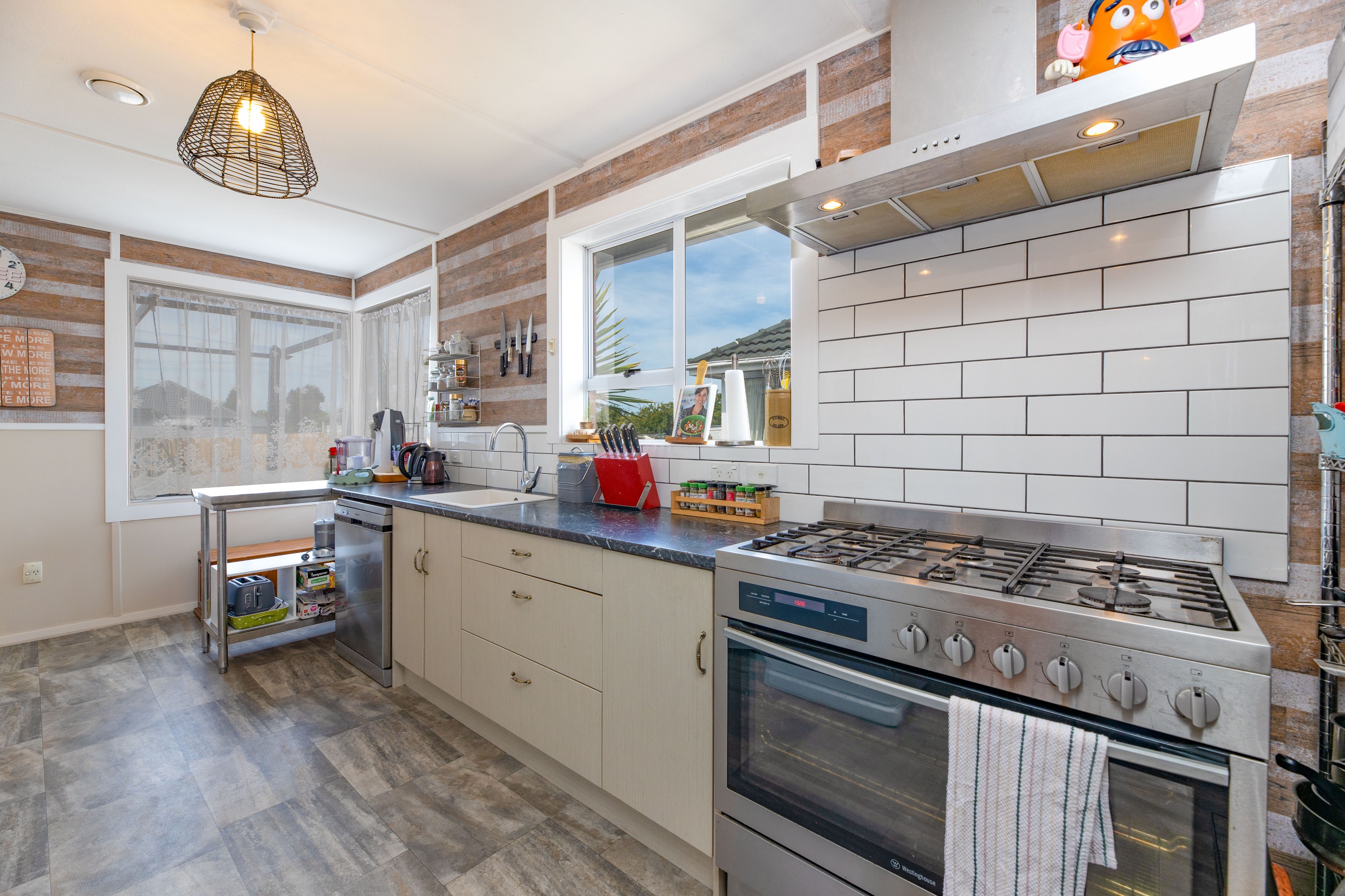 6 Avro Crescent, Hornby, Christchurch City