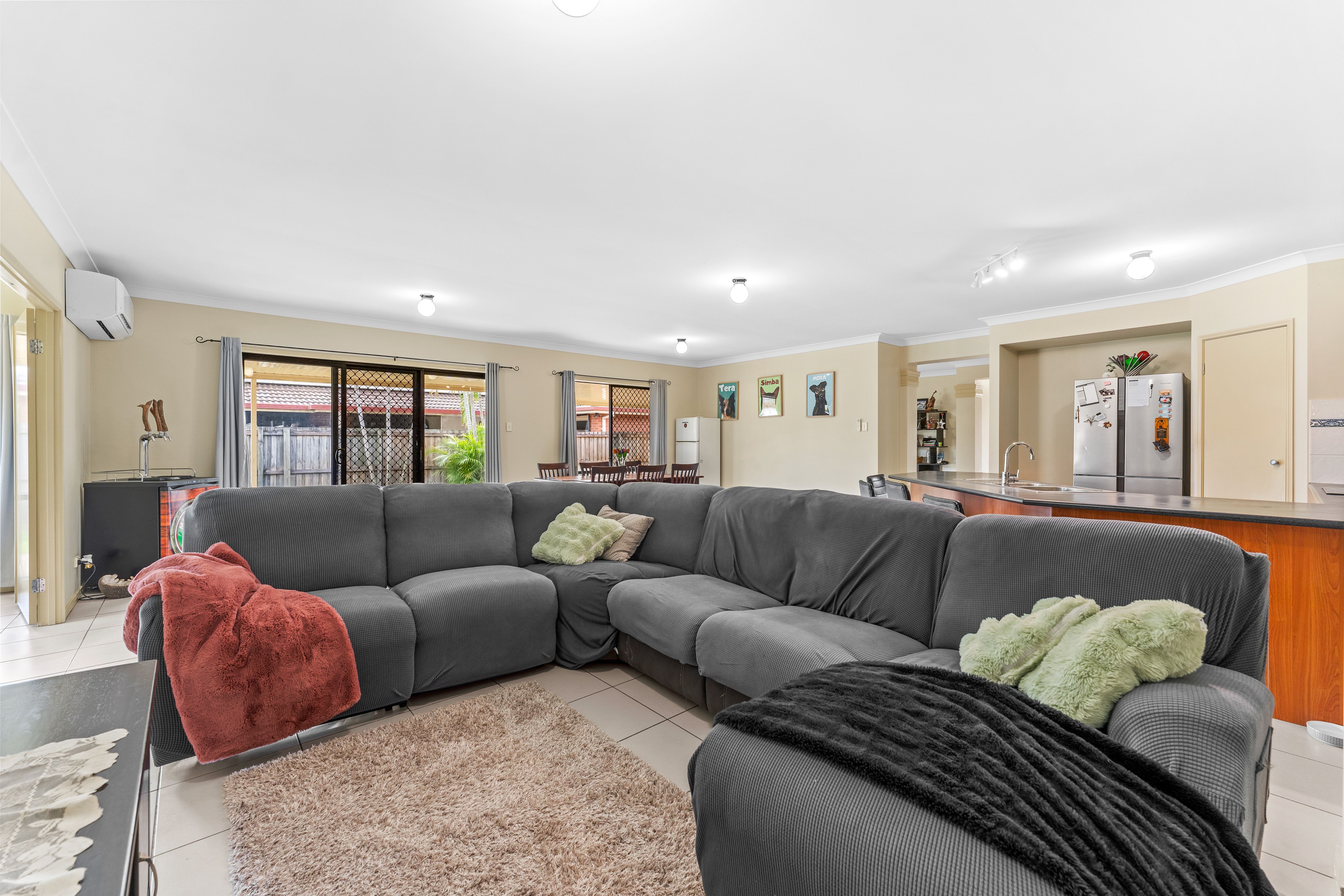 9 Cornell Close, Regents Park, QLD 4118
