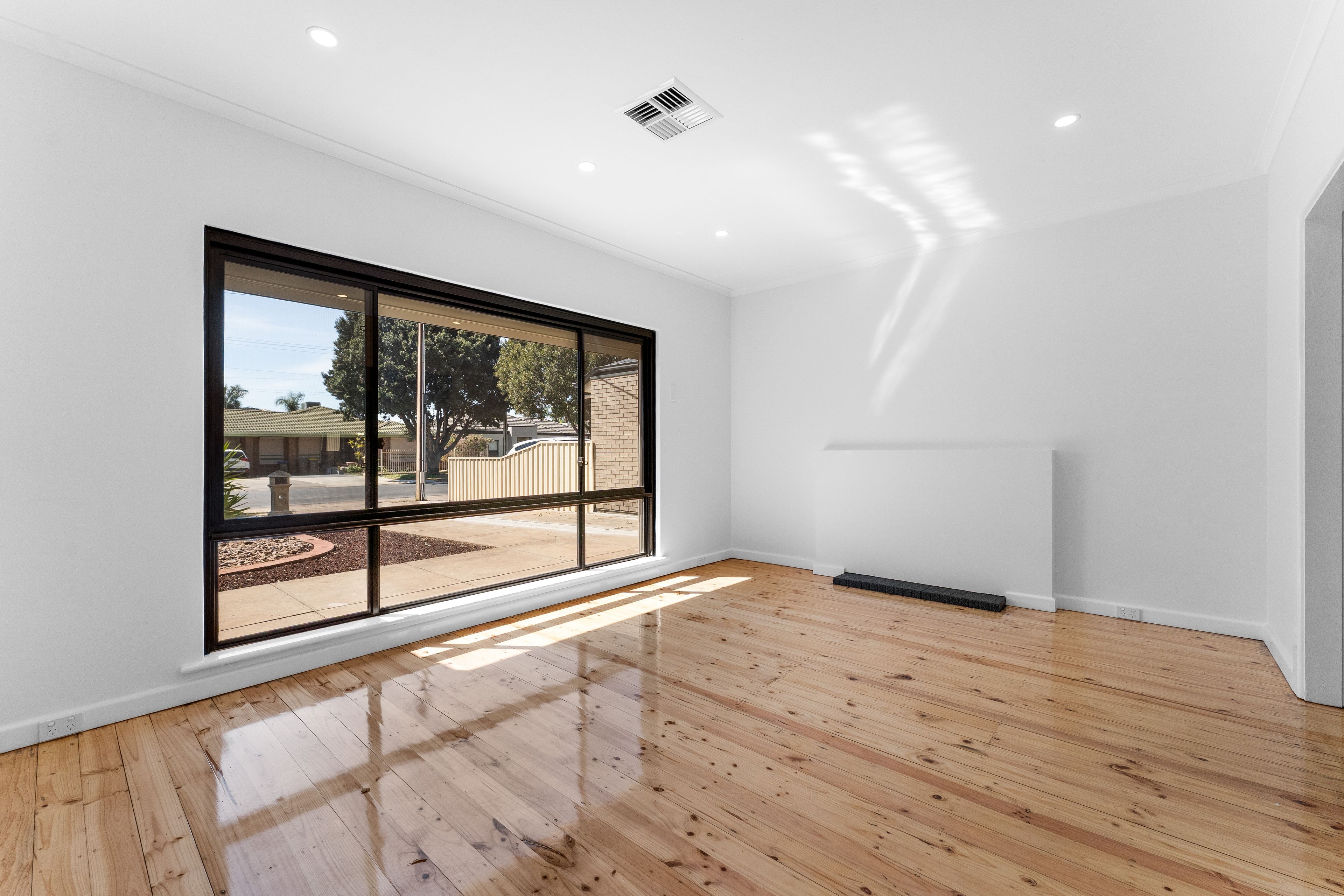36 Fourth Avenue — photo 3 of 16