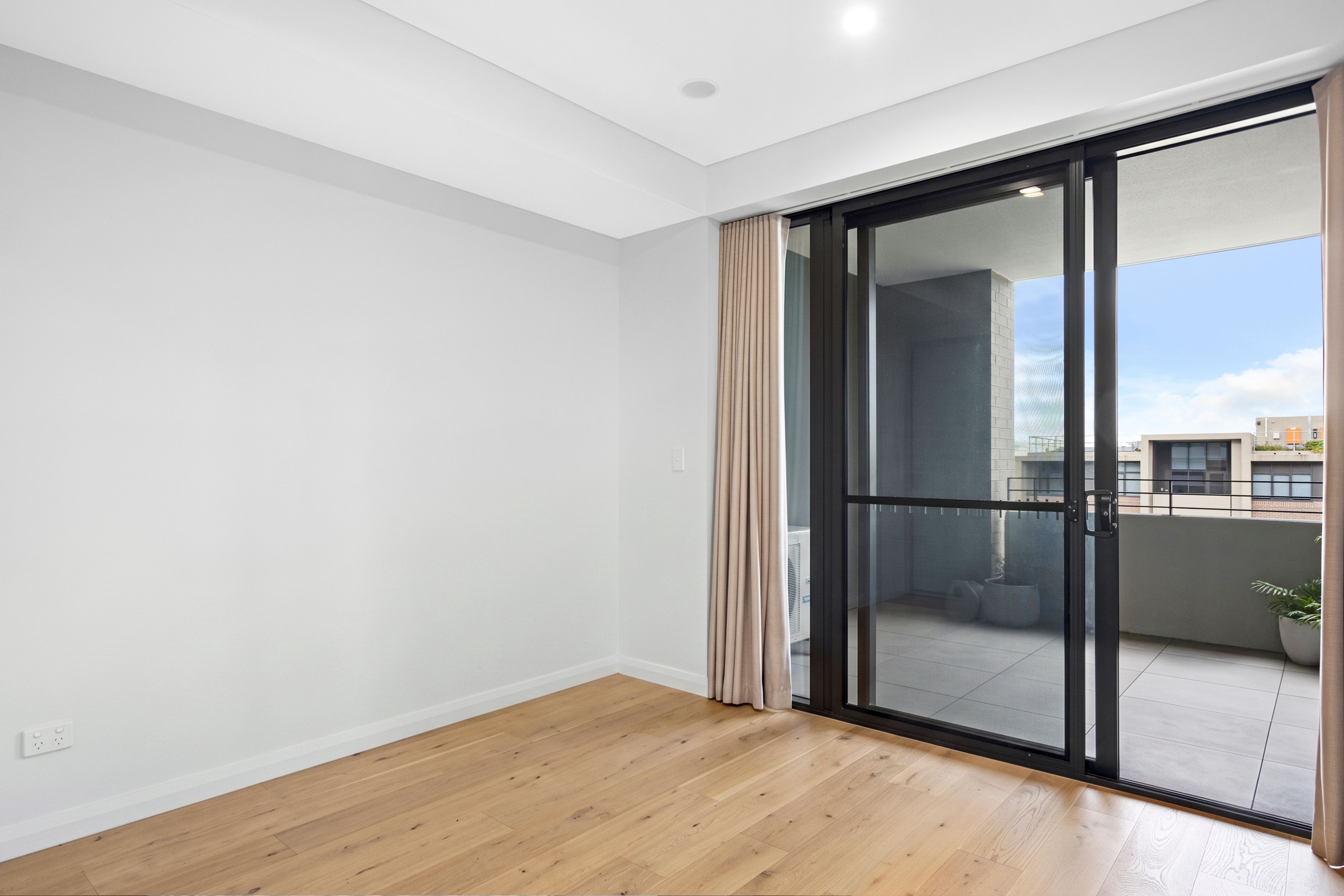 703/12A Conferta Avenue — photo 8 of 13