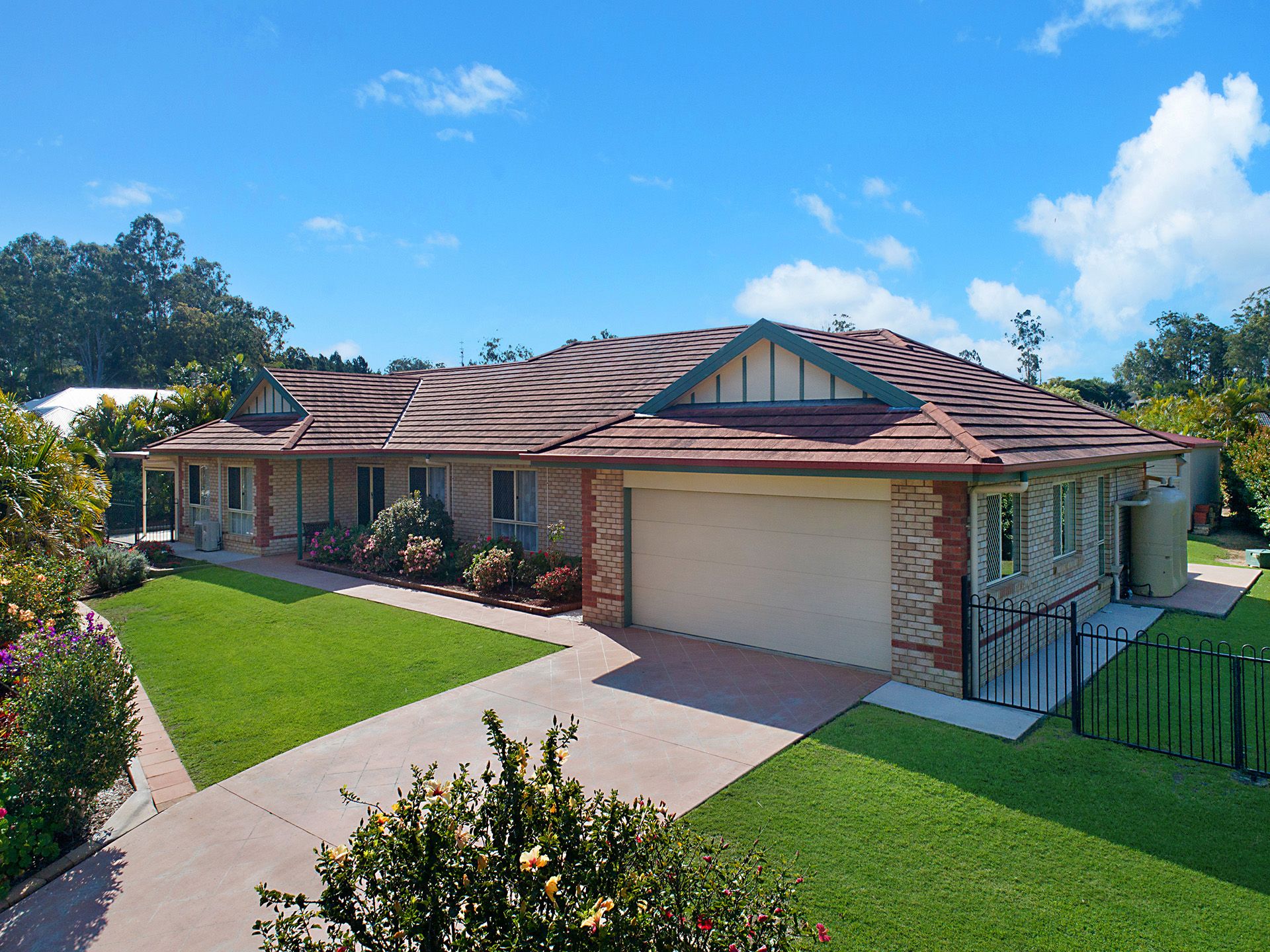 25 Allan Avenue, Glass House Mountains QLD 4518