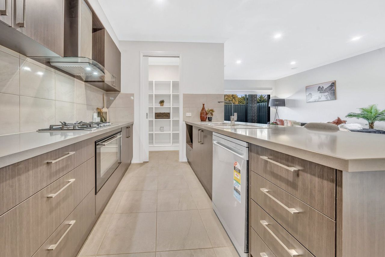 15 Pecan Grove, Clyde North, VIC 3978