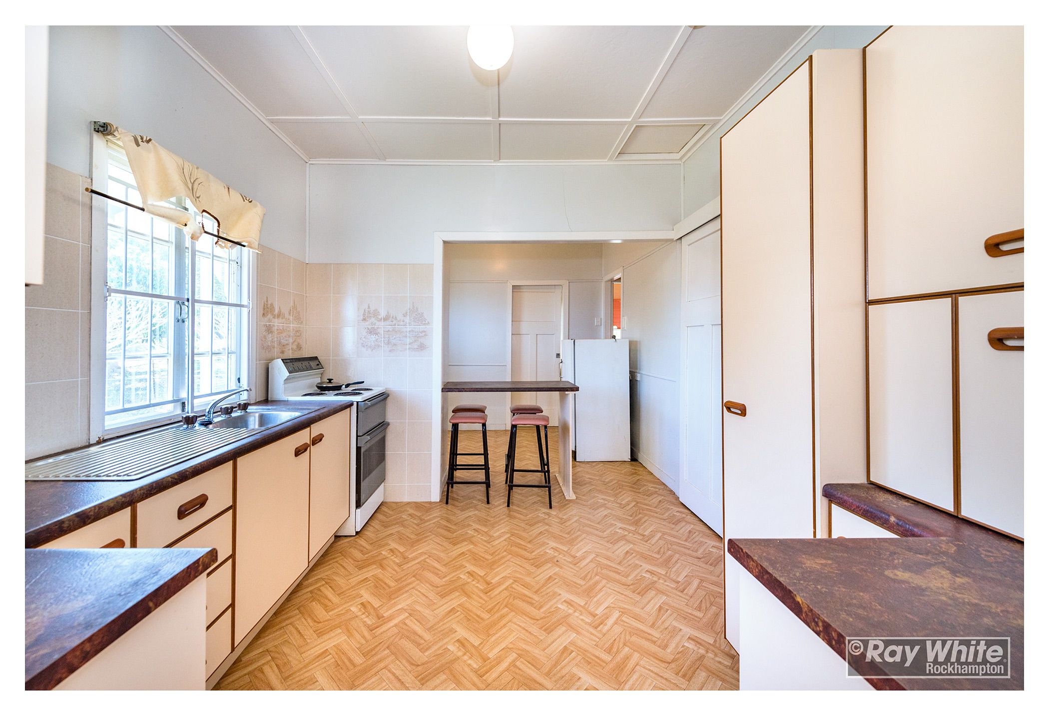 10 Cairns Street, The Range, QLD 4700
