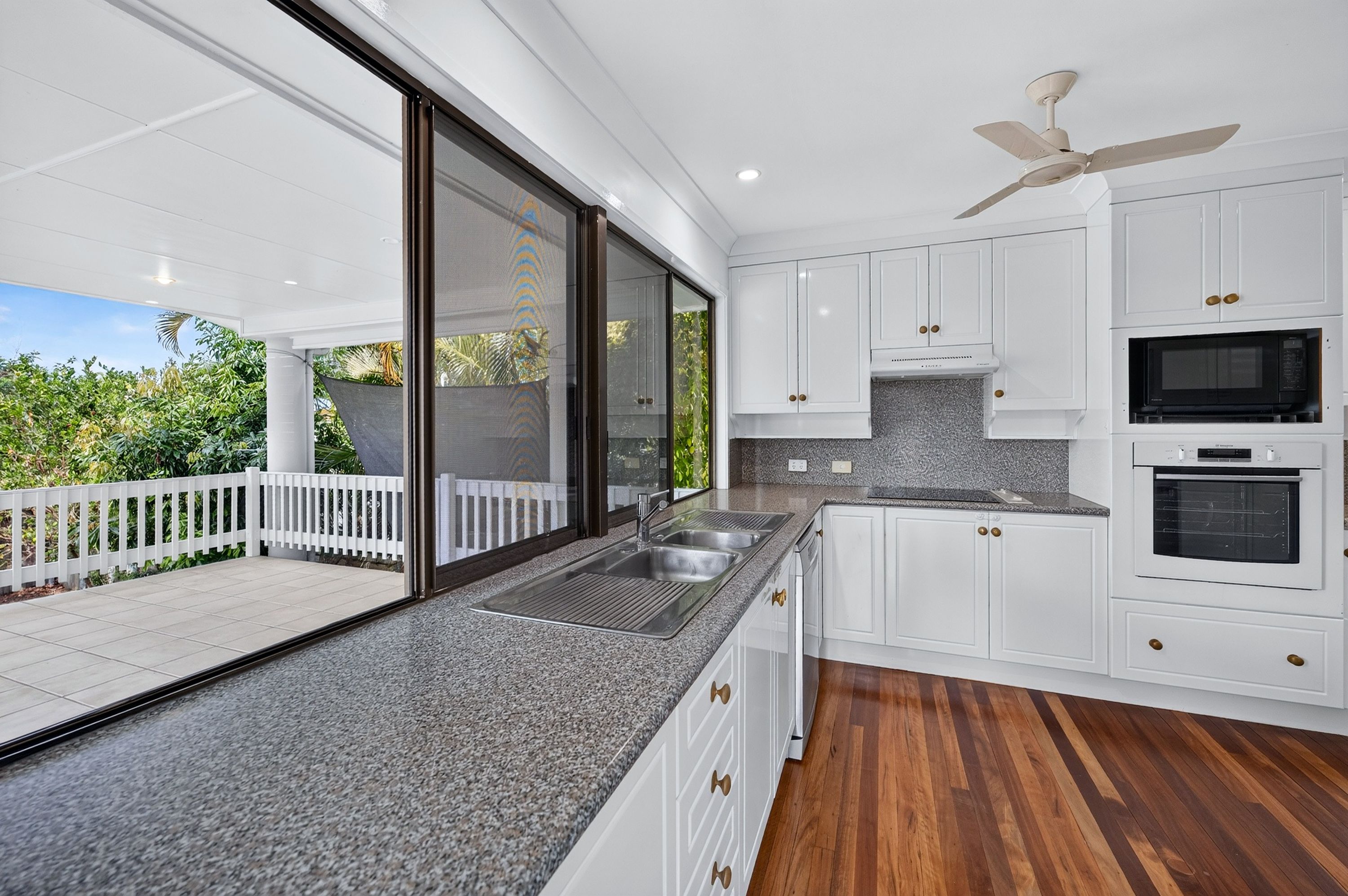 426 Moyle Street — photo 4 of 30