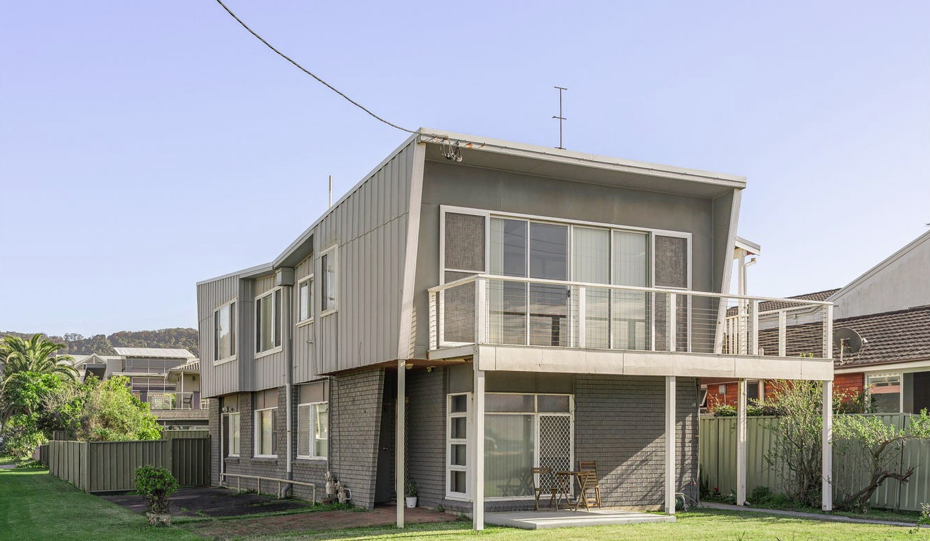 2/12 Beach Road — photo 3 of 3