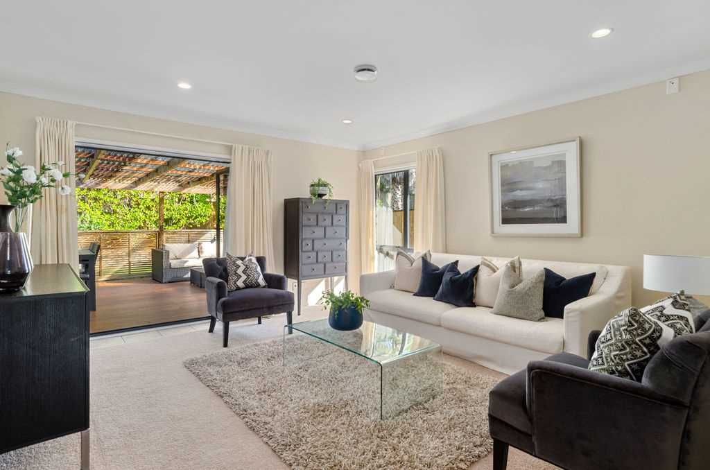 6 English Oak Drive, Albany, North Shore City