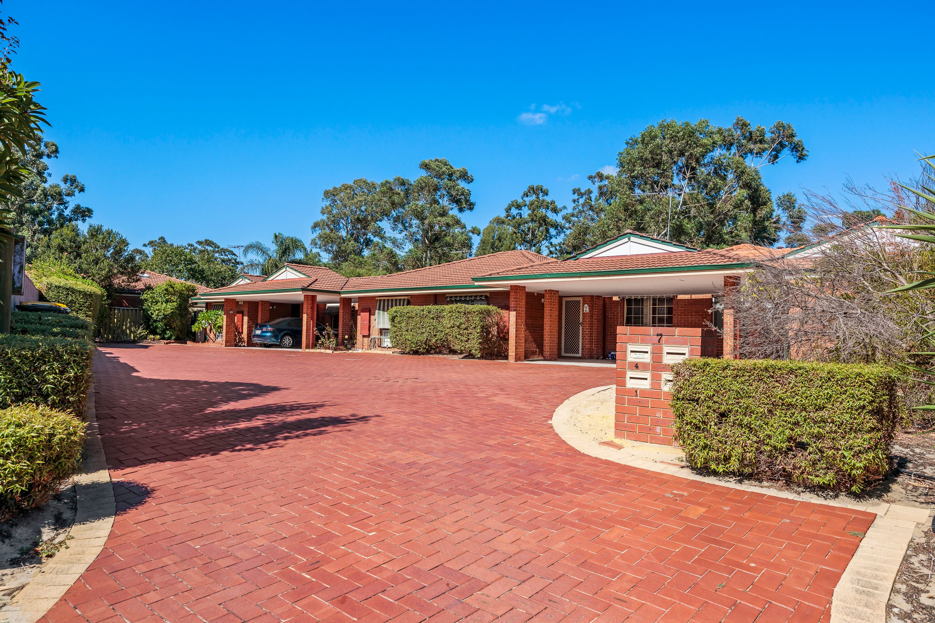 7 Conifer Close, Ballajura WA 6066