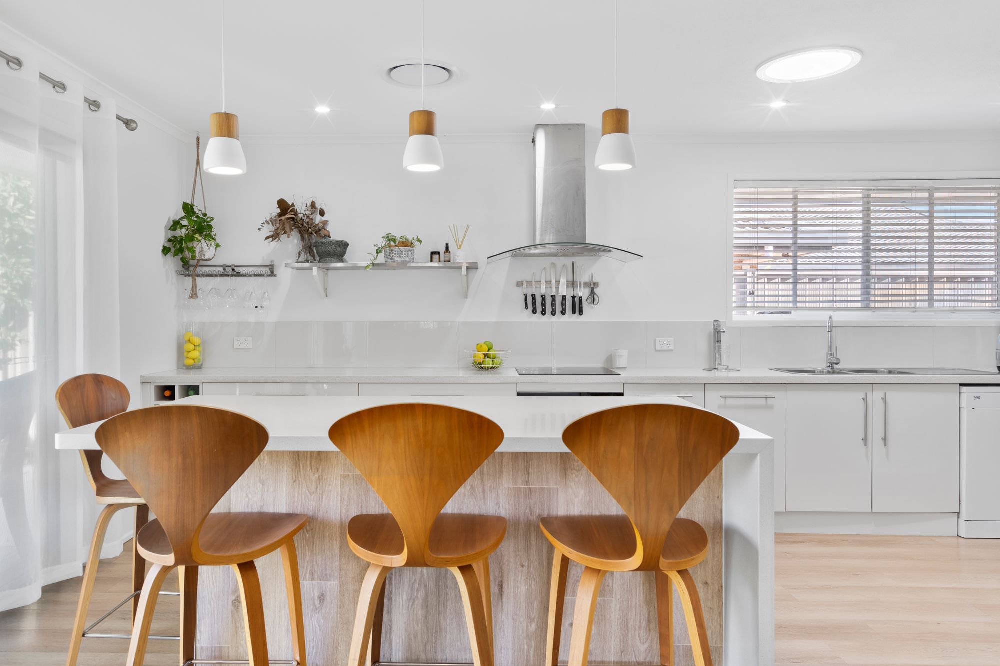 16 Inveray Avenue, Benowa, QLD 4217