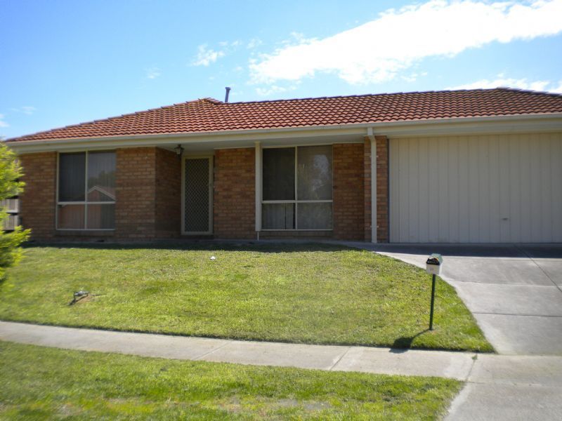 30 Andrea Crescent, Cranbourne North, VIC 3977