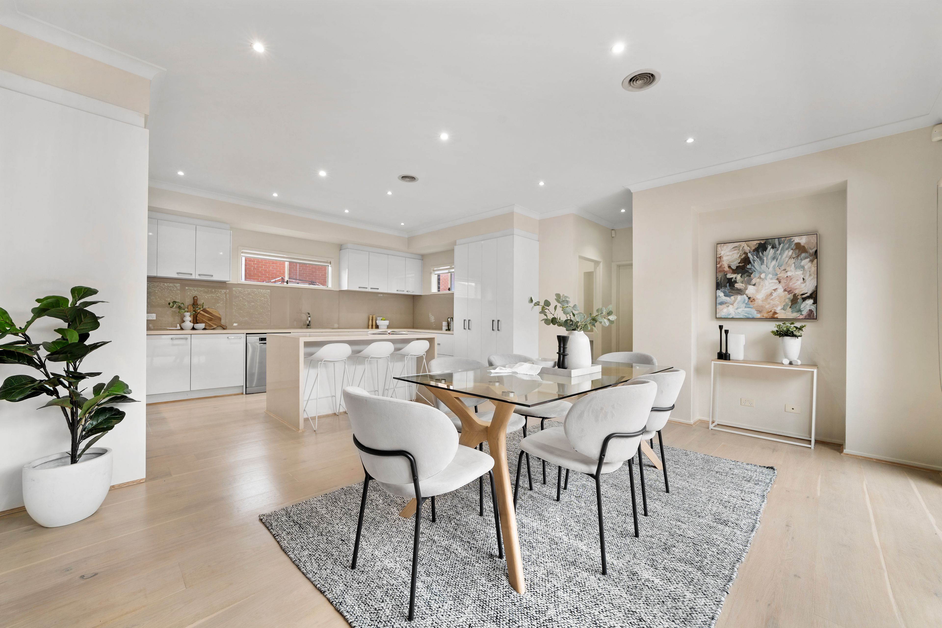 1/61 Hillview Avenue — photo 8 of 27