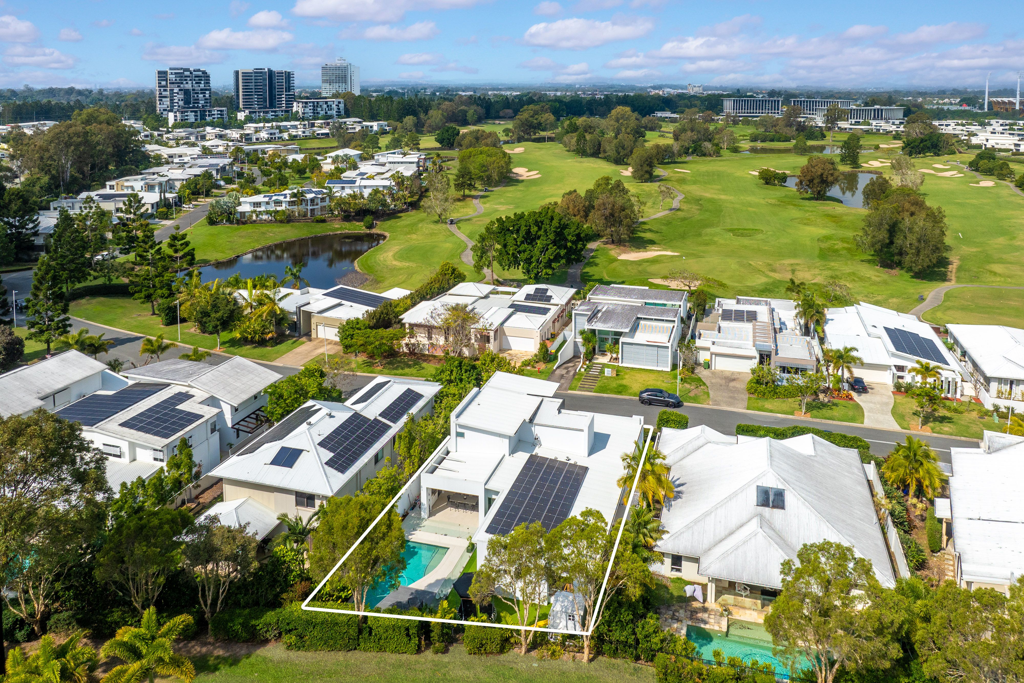 6011 The Boulevarde, Benowa QLD 4217