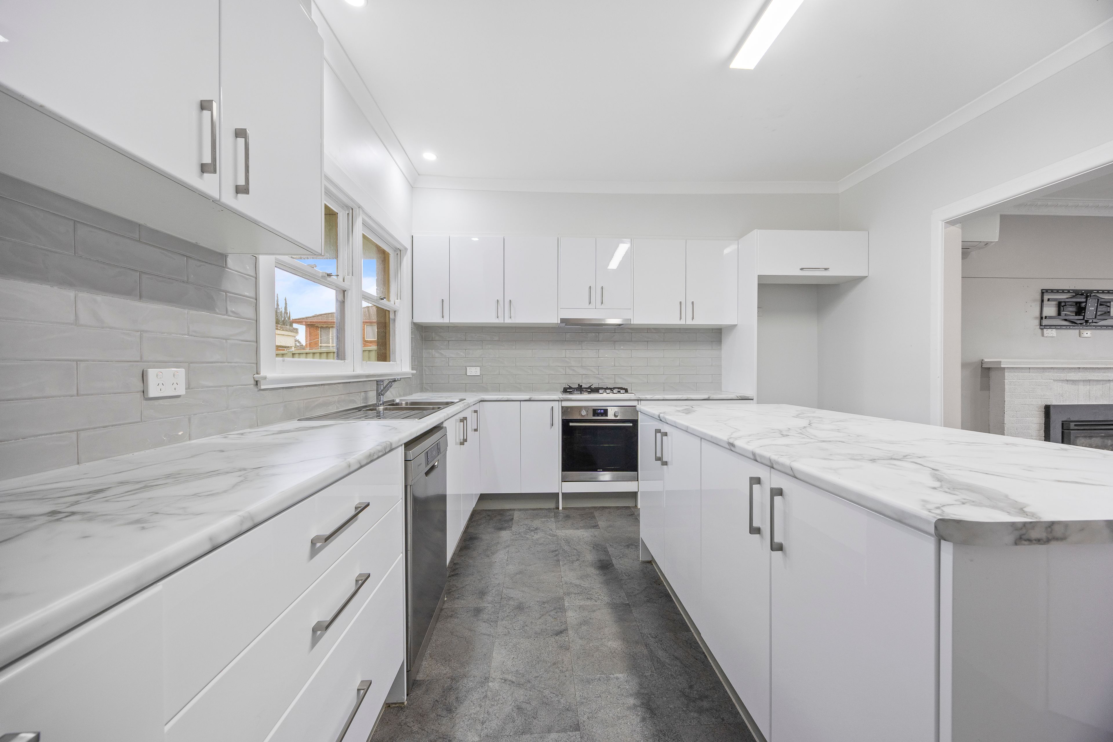 312 Landsborough Street — photo 4 of 15