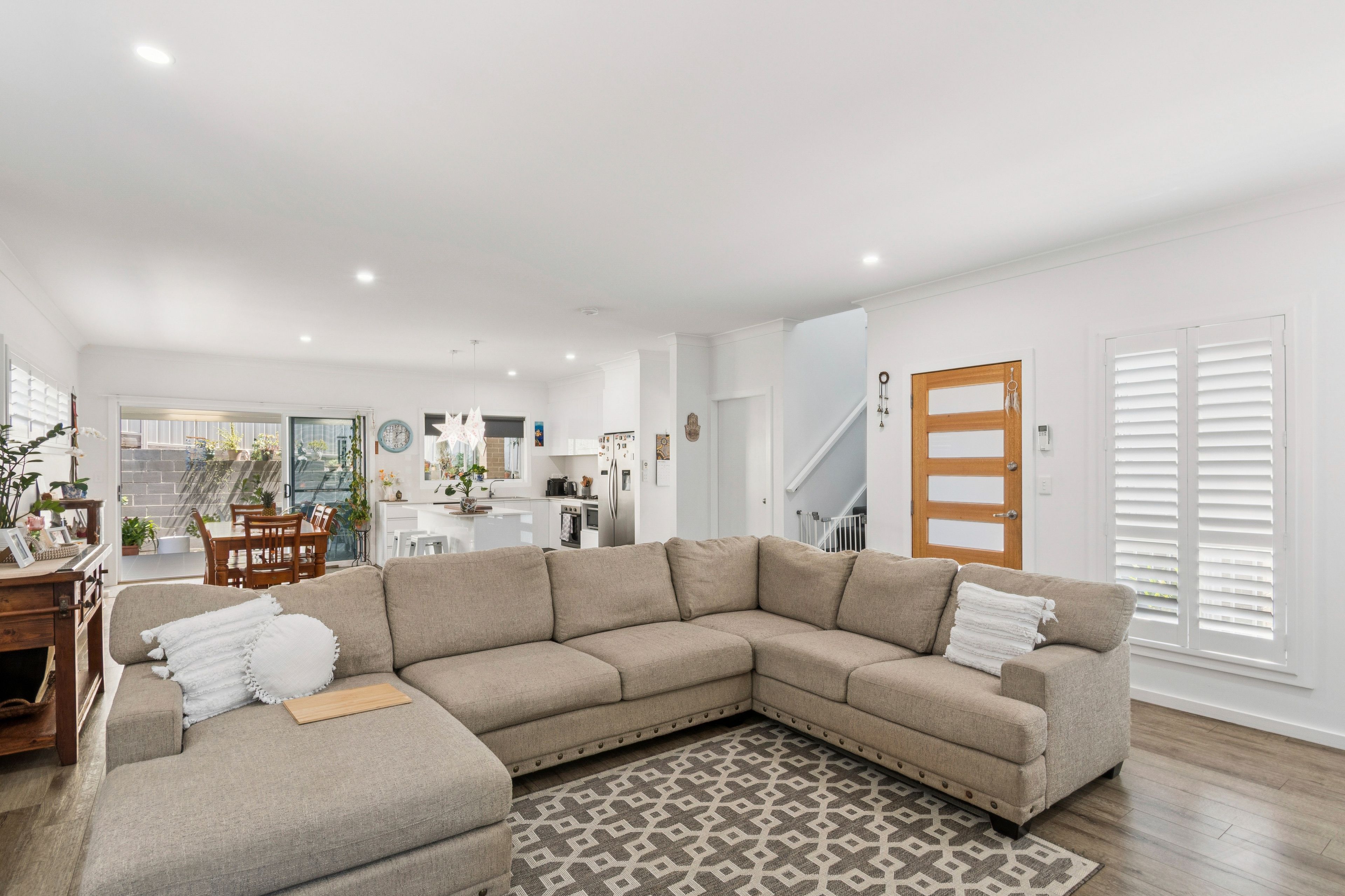 2/163 Wyndarra Way, Koonawarra, NSW 2530