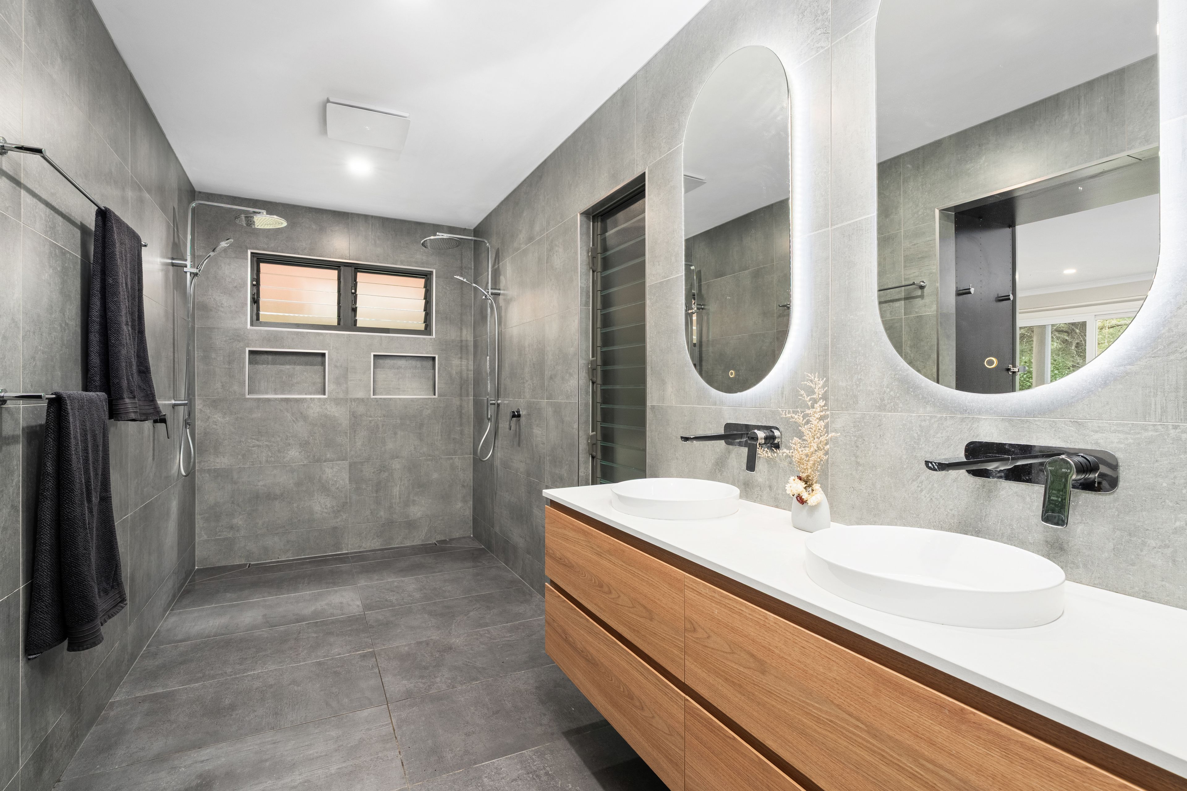 14 Hillside Road — photo 5 of 13