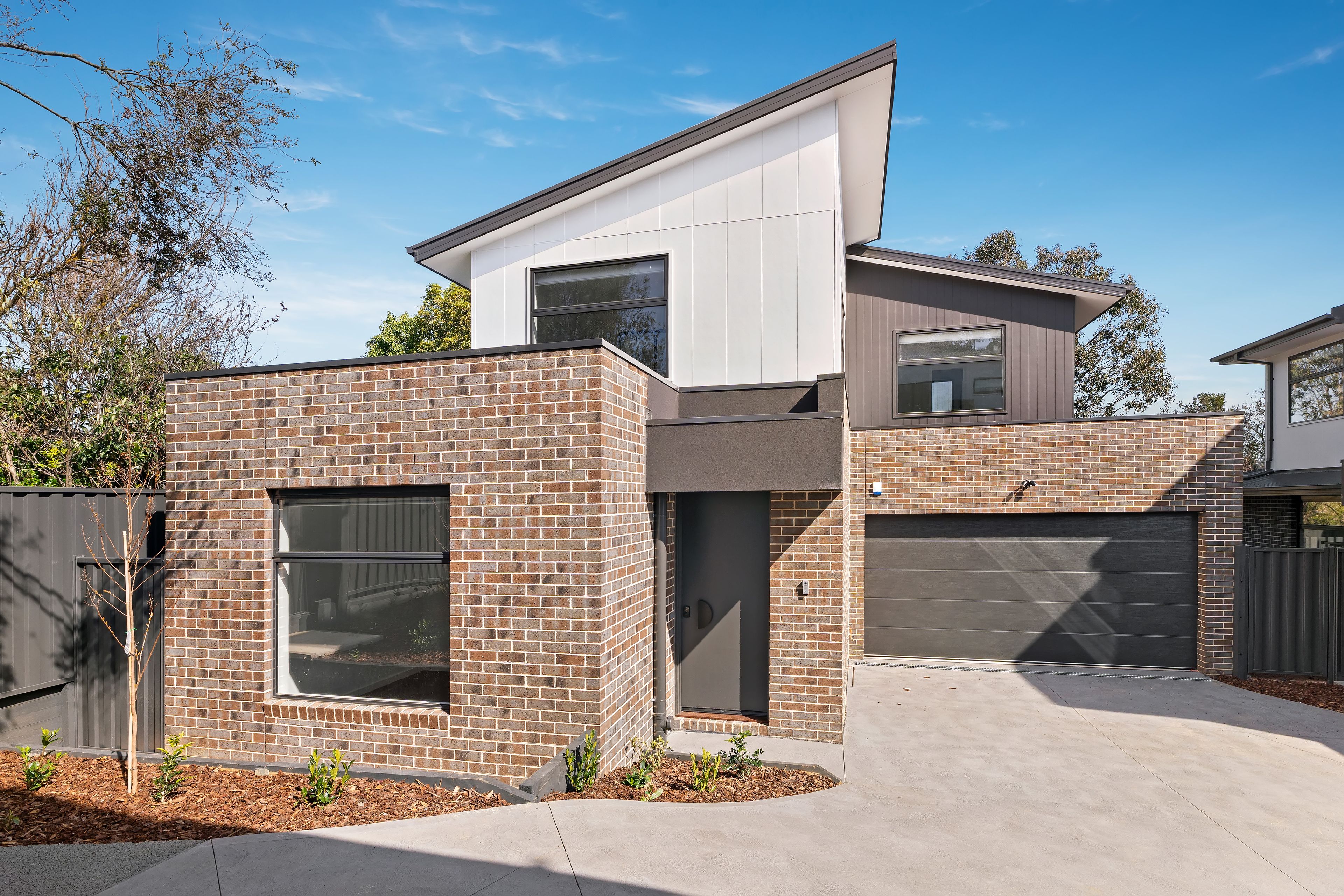 2/3 Munro Street — photo from Ray White Macleod