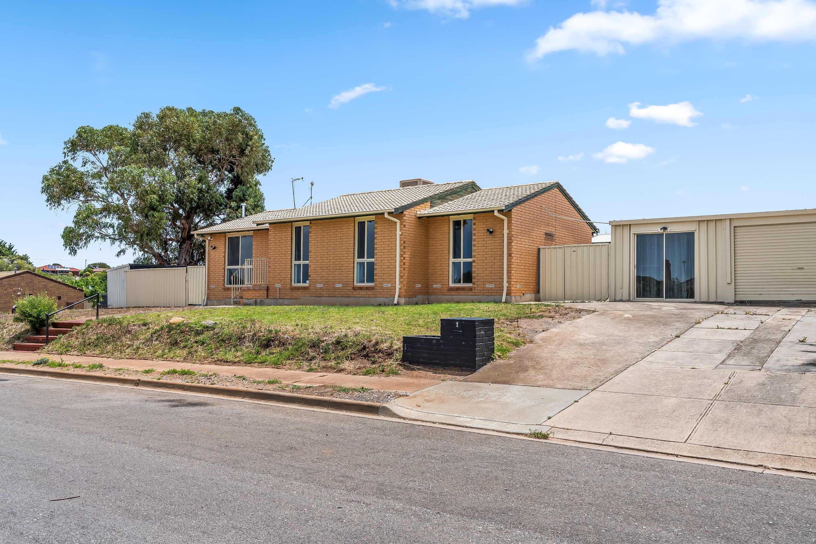 1 Featherstone Drive, Huntfield Heights, SA 5163