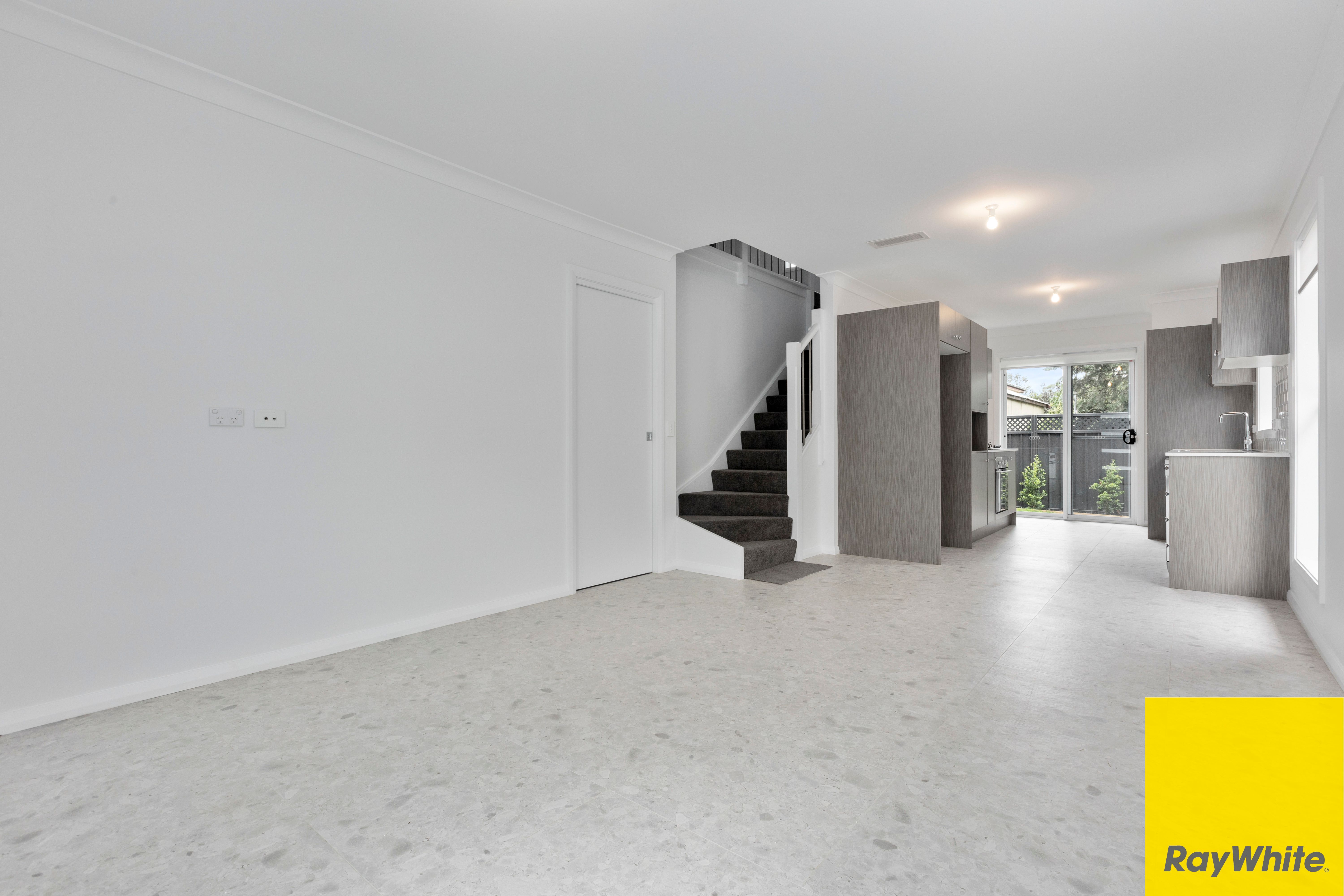 2/86 Reid Street — photo 4 of 9