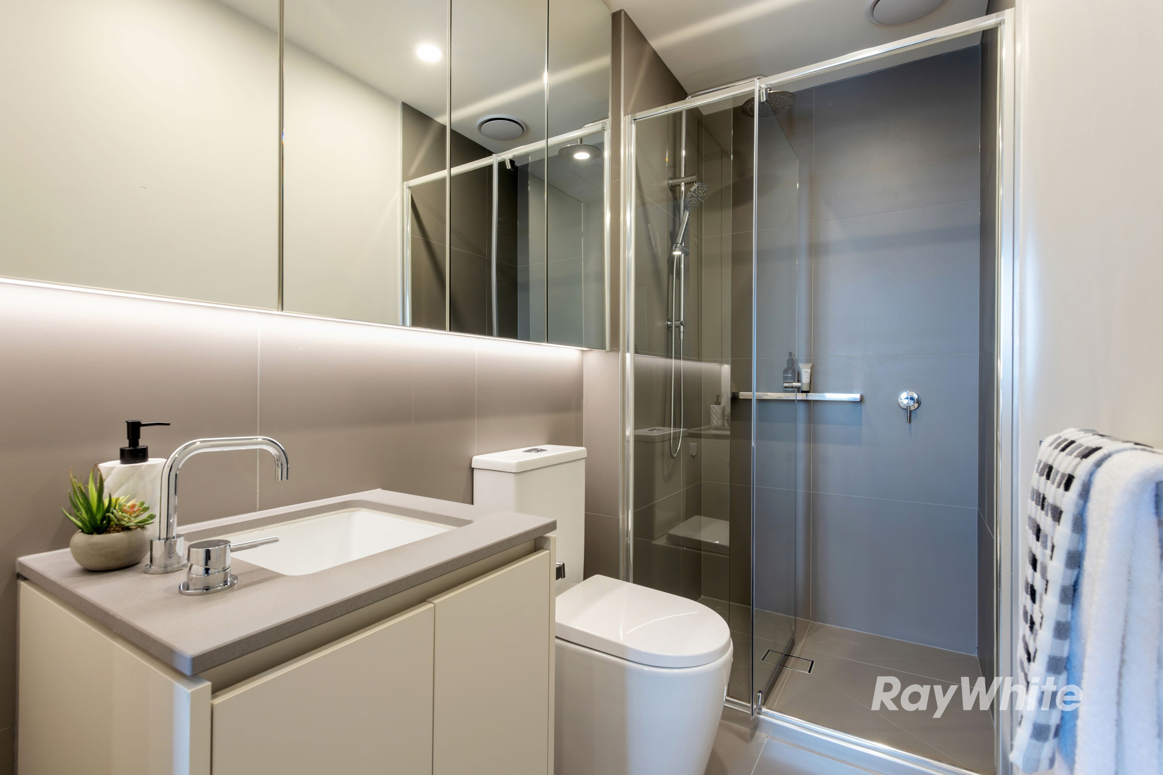 802/16 Woorayl Street — photo 7 of 14