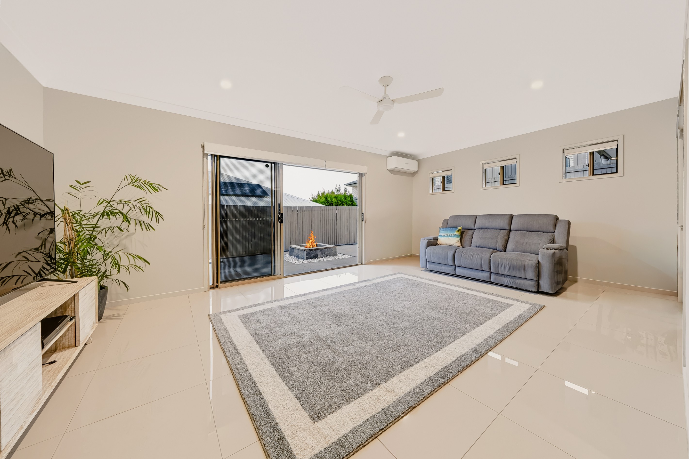 8 Caspian Parade, Warner, QLD 4500