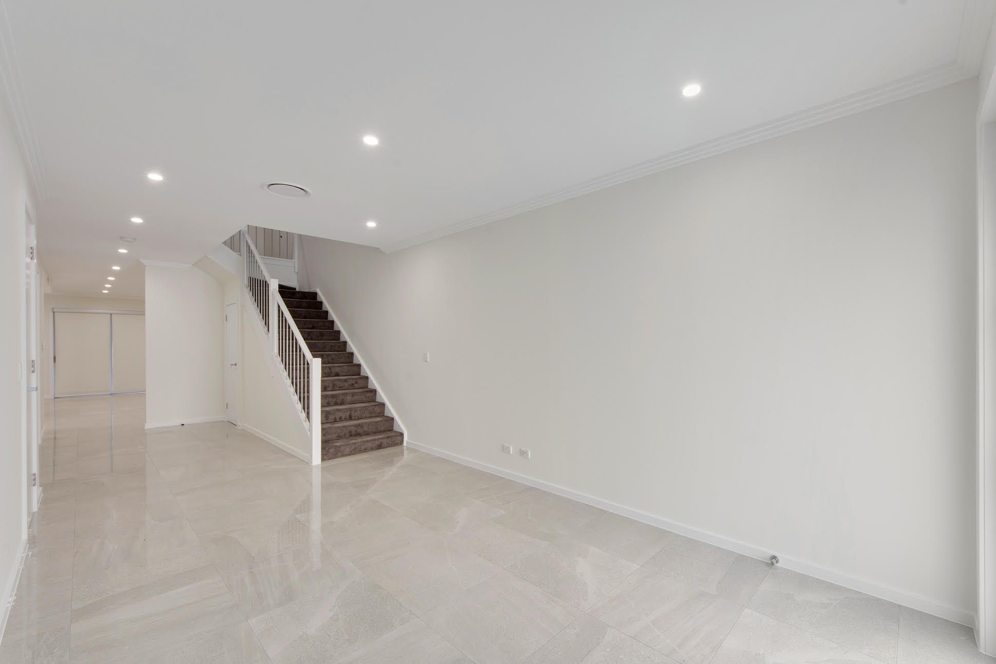8 Hilltop Crescent — photo 9 of 10