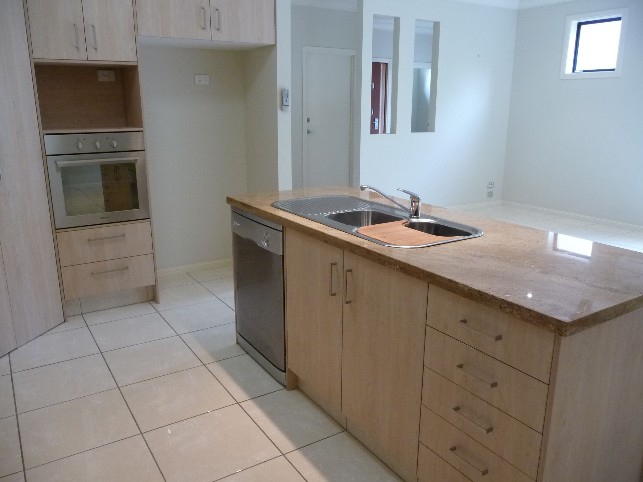 1/14 Wynflo Street, Labrador, QLD 4215