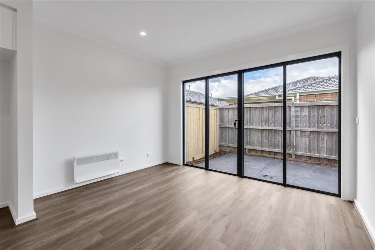 13 Cresthaven Road — photo 4 of 10
