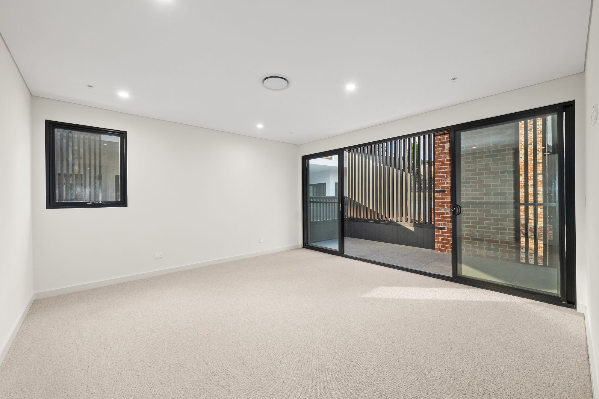 Townhouse 9/18 Kangloon Road — photo 9 of 12
