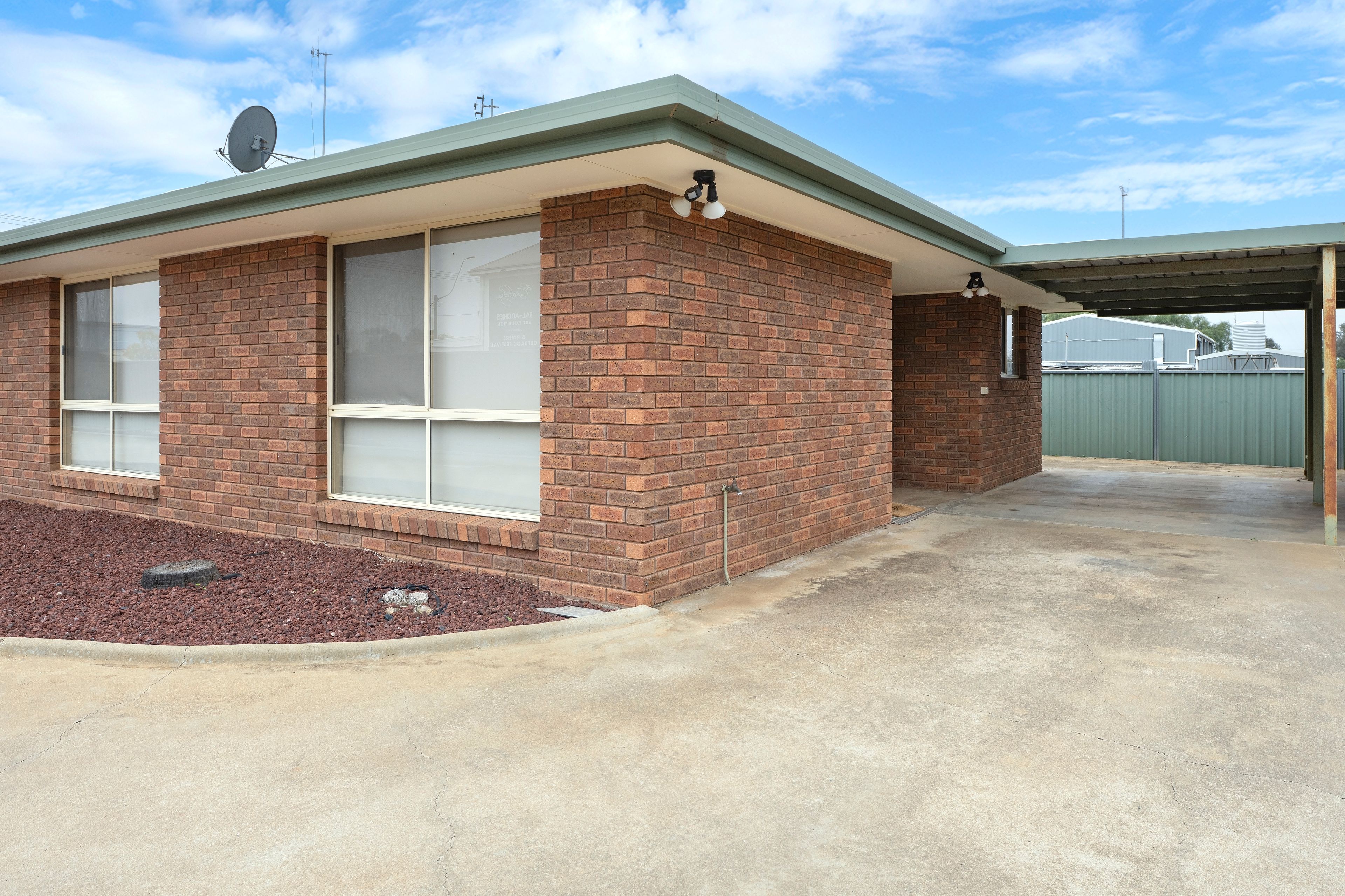 1-5/84 Market Street — photo from Ray White Swan Hill
