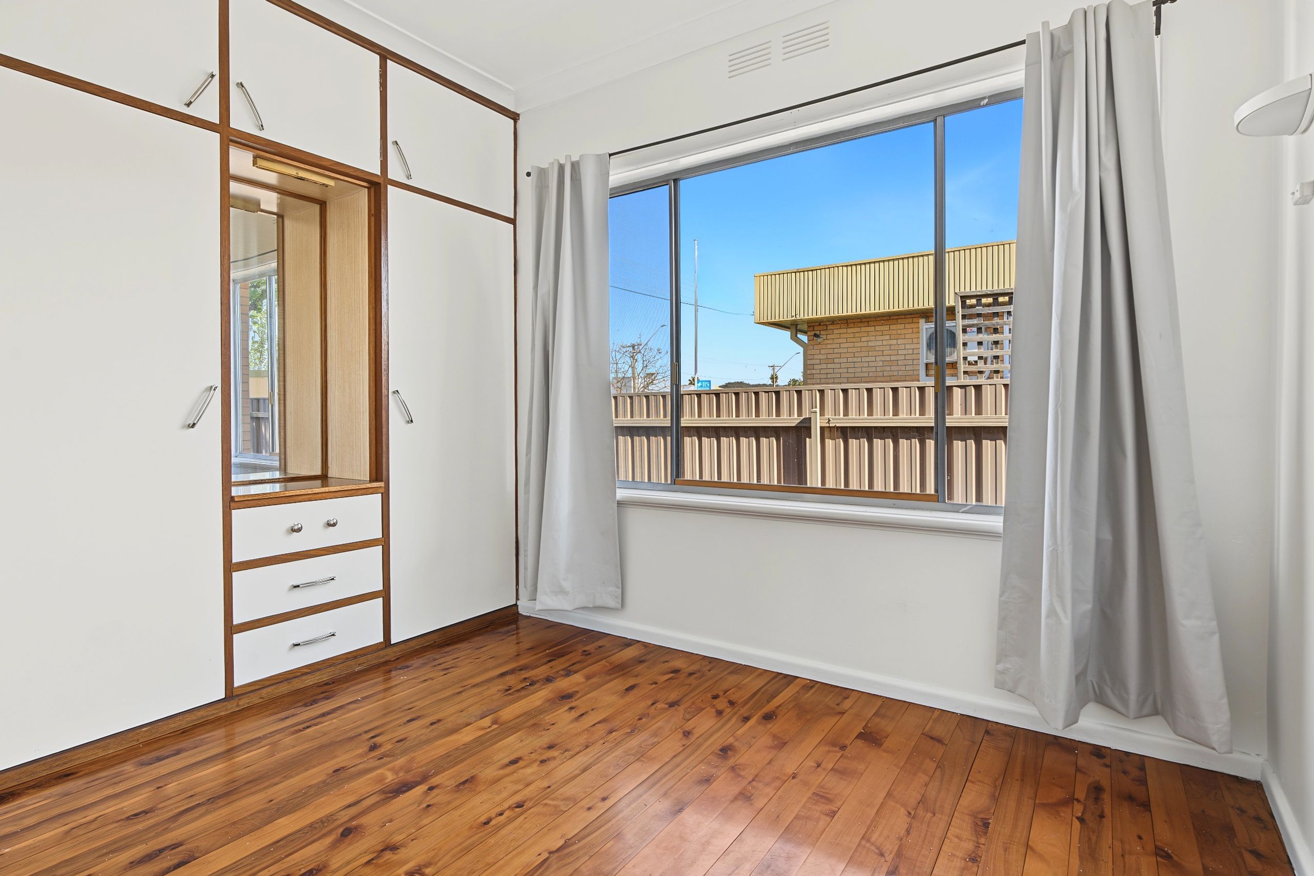 1/825 Mate Street — photo 3 of 10