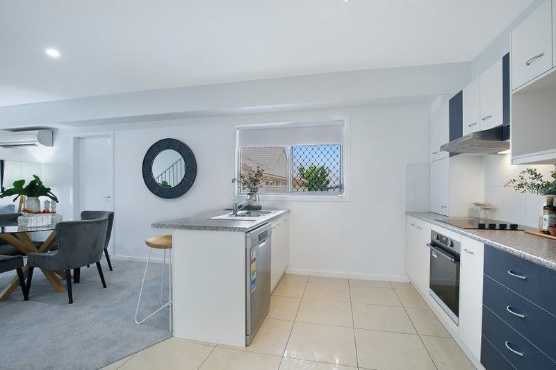 2/32 Dickenson Street, Carina, QLD 4152