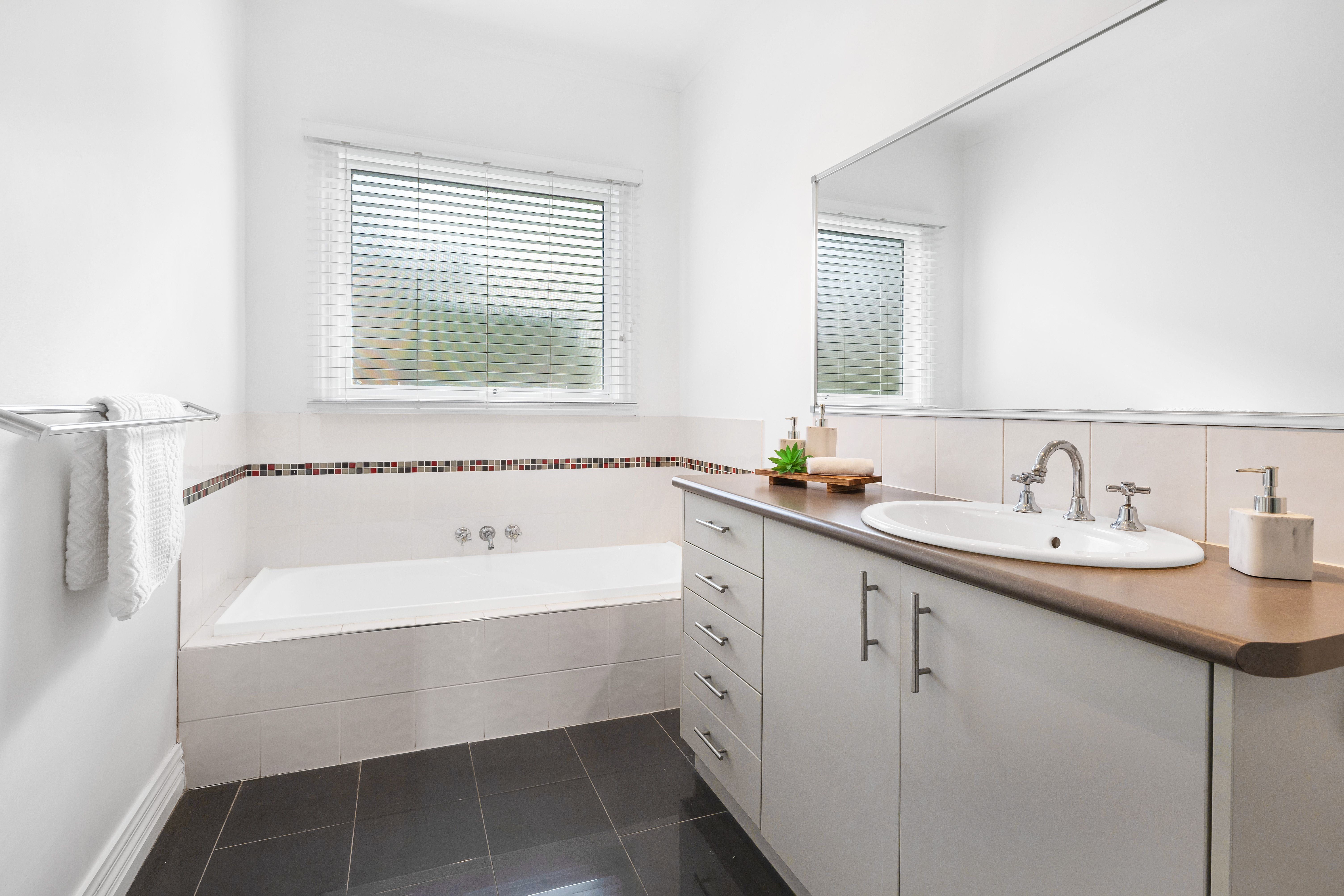 7 Urquhart Street — photo 13 of 23