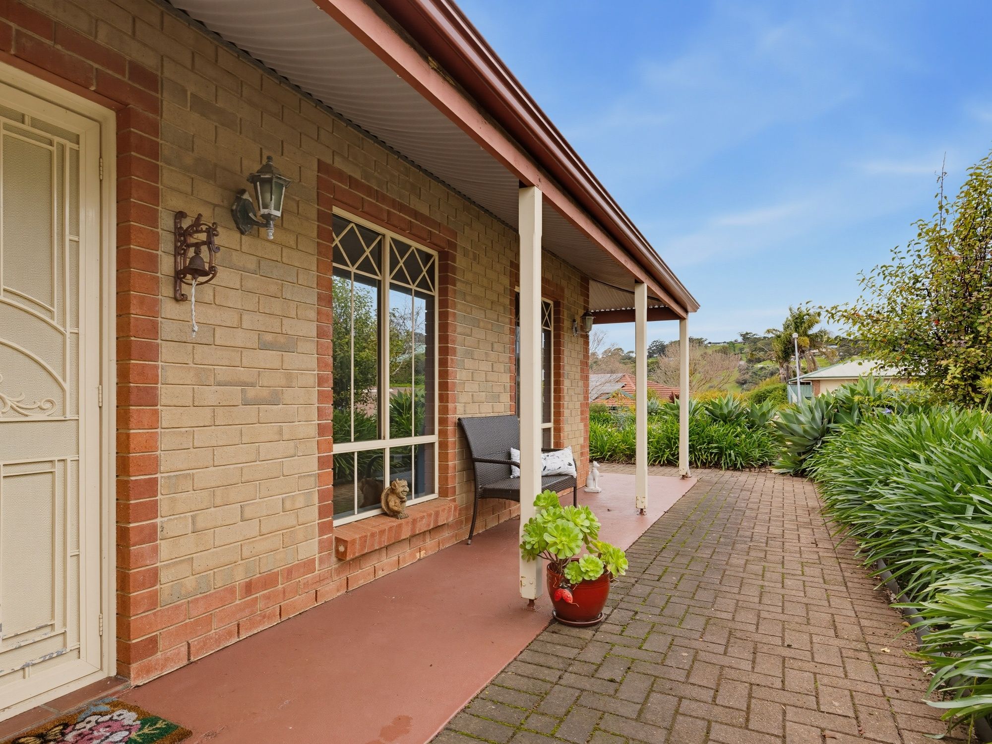 8 Gleneagles Road — photo 3 of 25