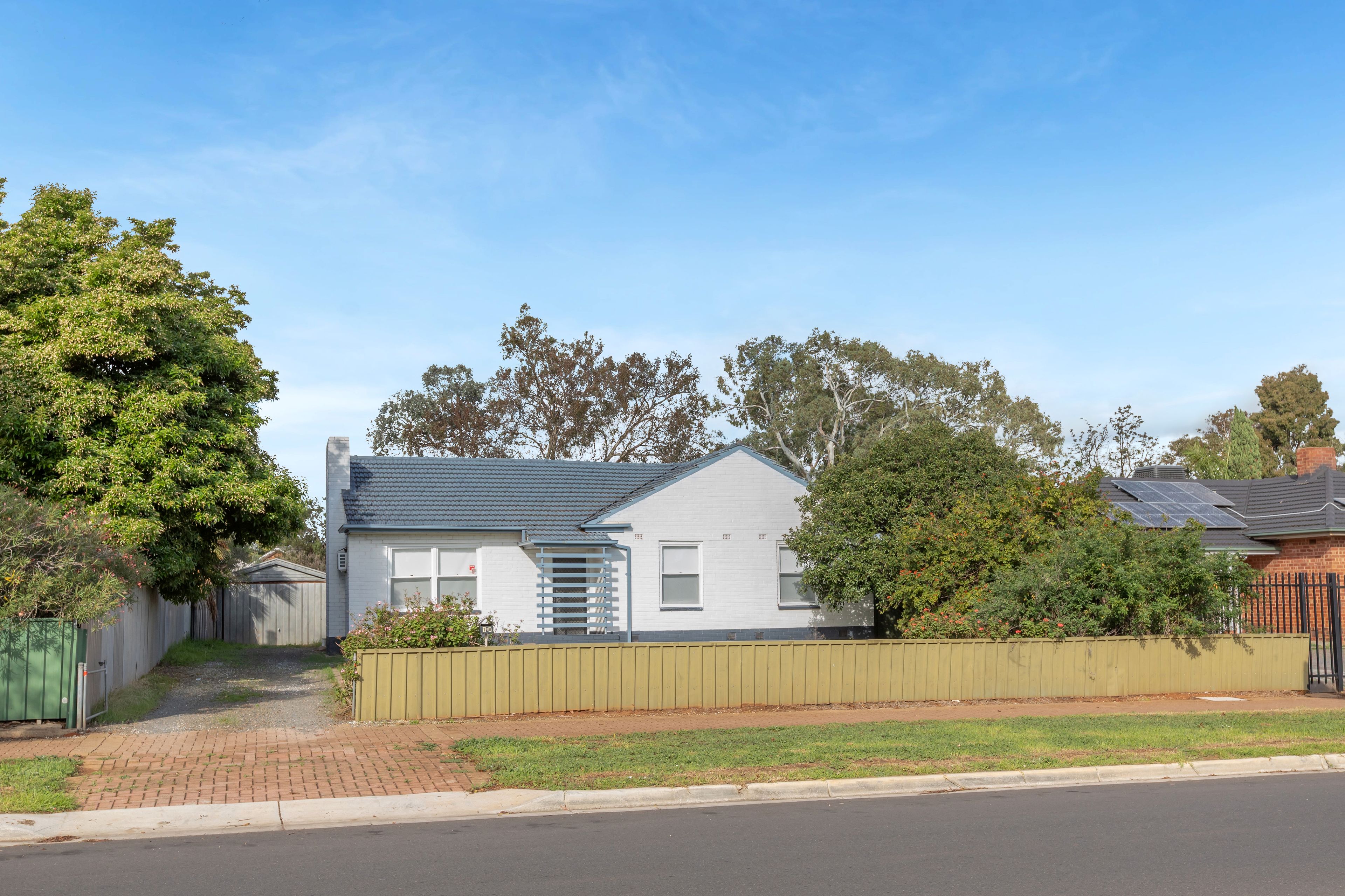 128 Woodford Road — photo 3 of 23