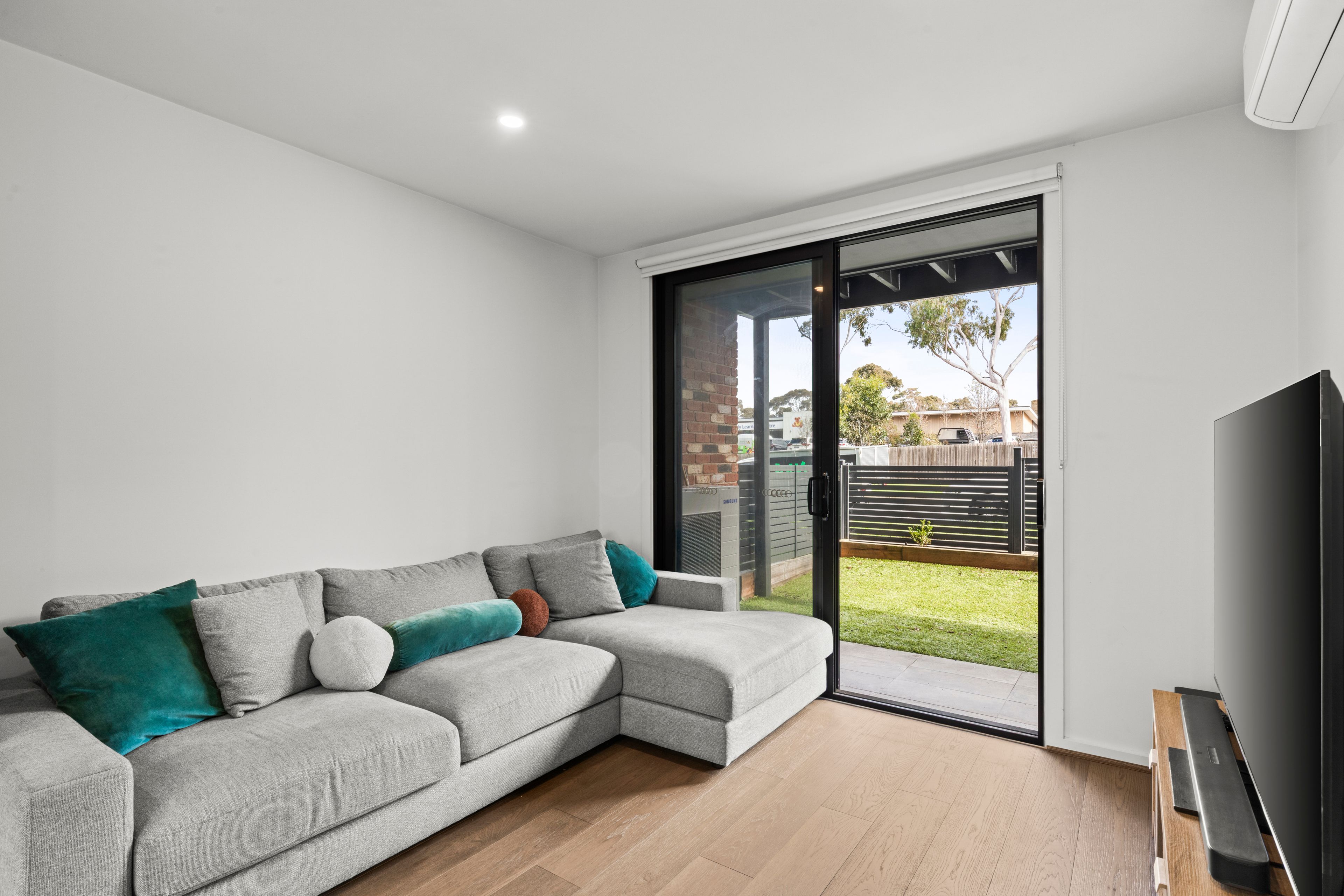 2/150 Pigdons Road — photo 5 of 12
