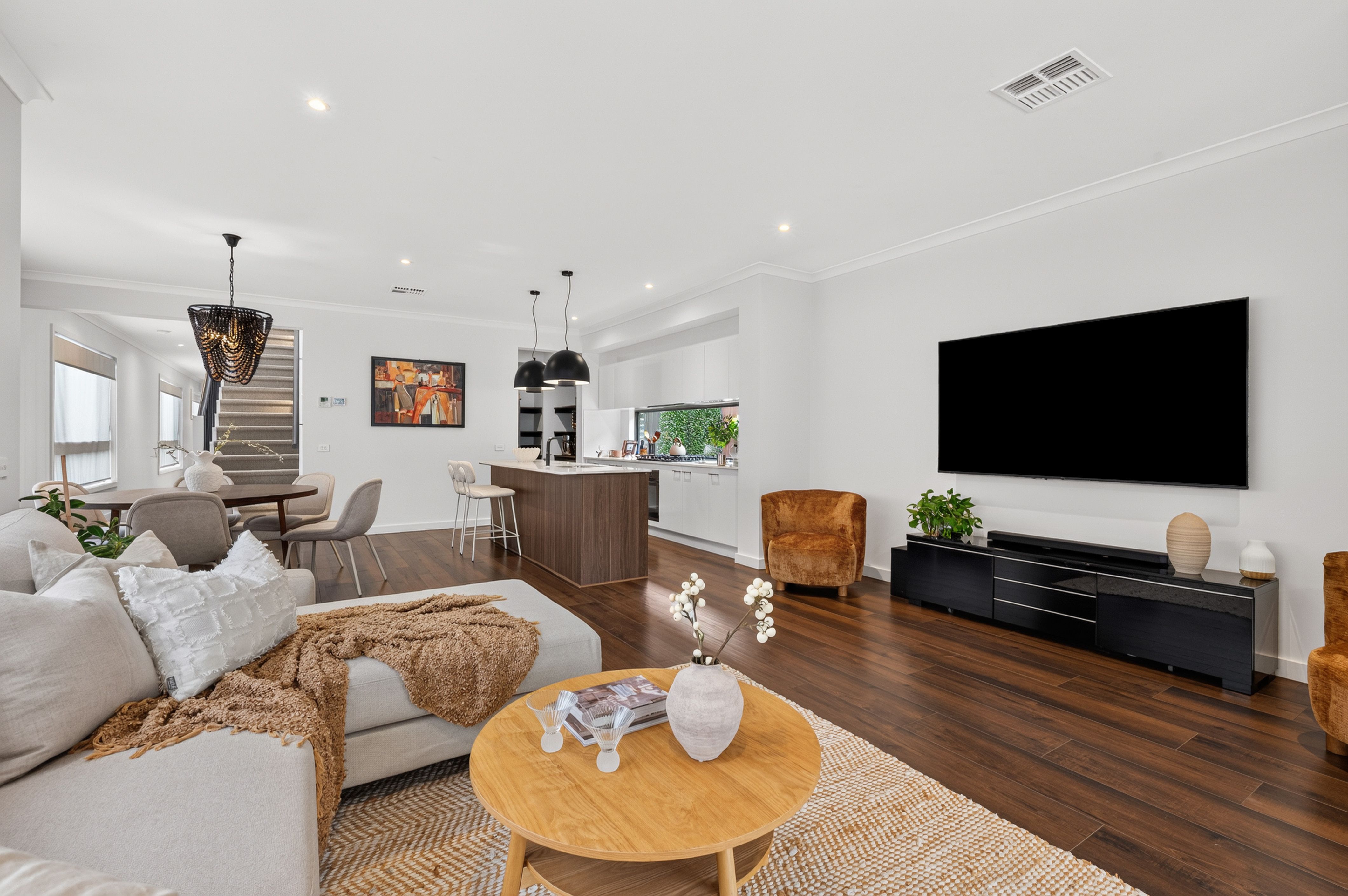 8A Sunset Strip — photo 4 of 21