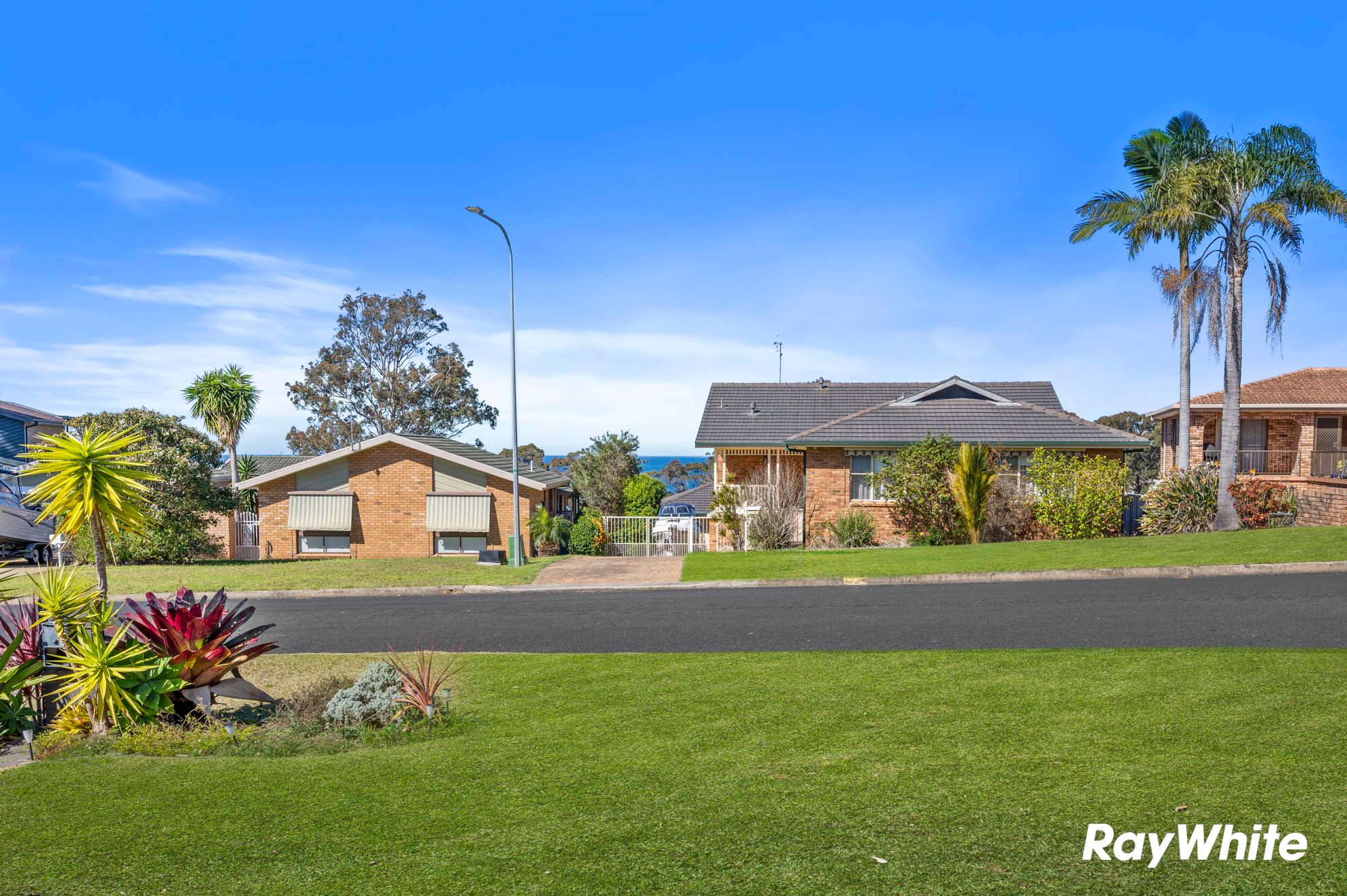 8 Wills Crescent — photo 25 of 30