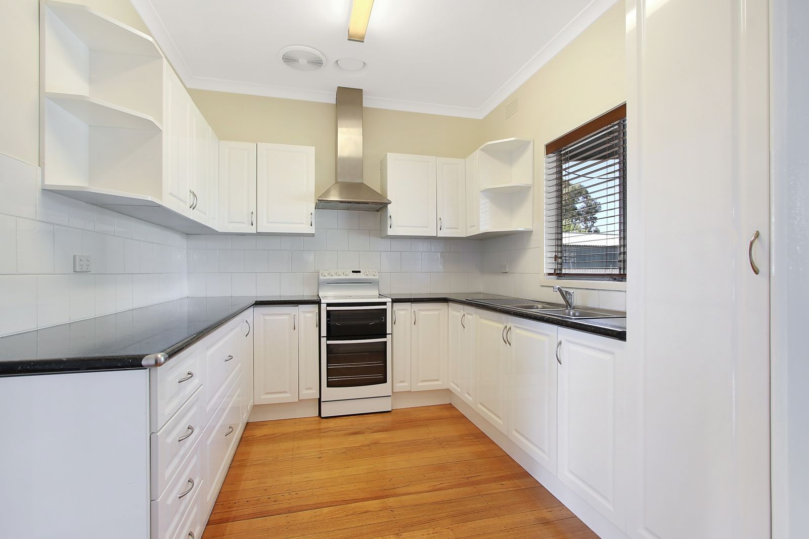 476 McKenzie Street, Lavington, NSW 2641