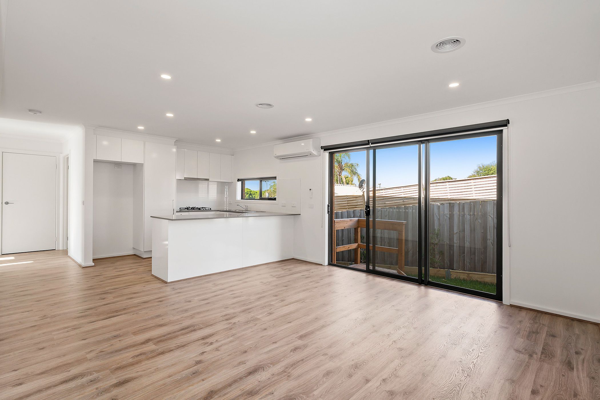 2/6 Gulwa Avenue, Frankston, VIC 3199