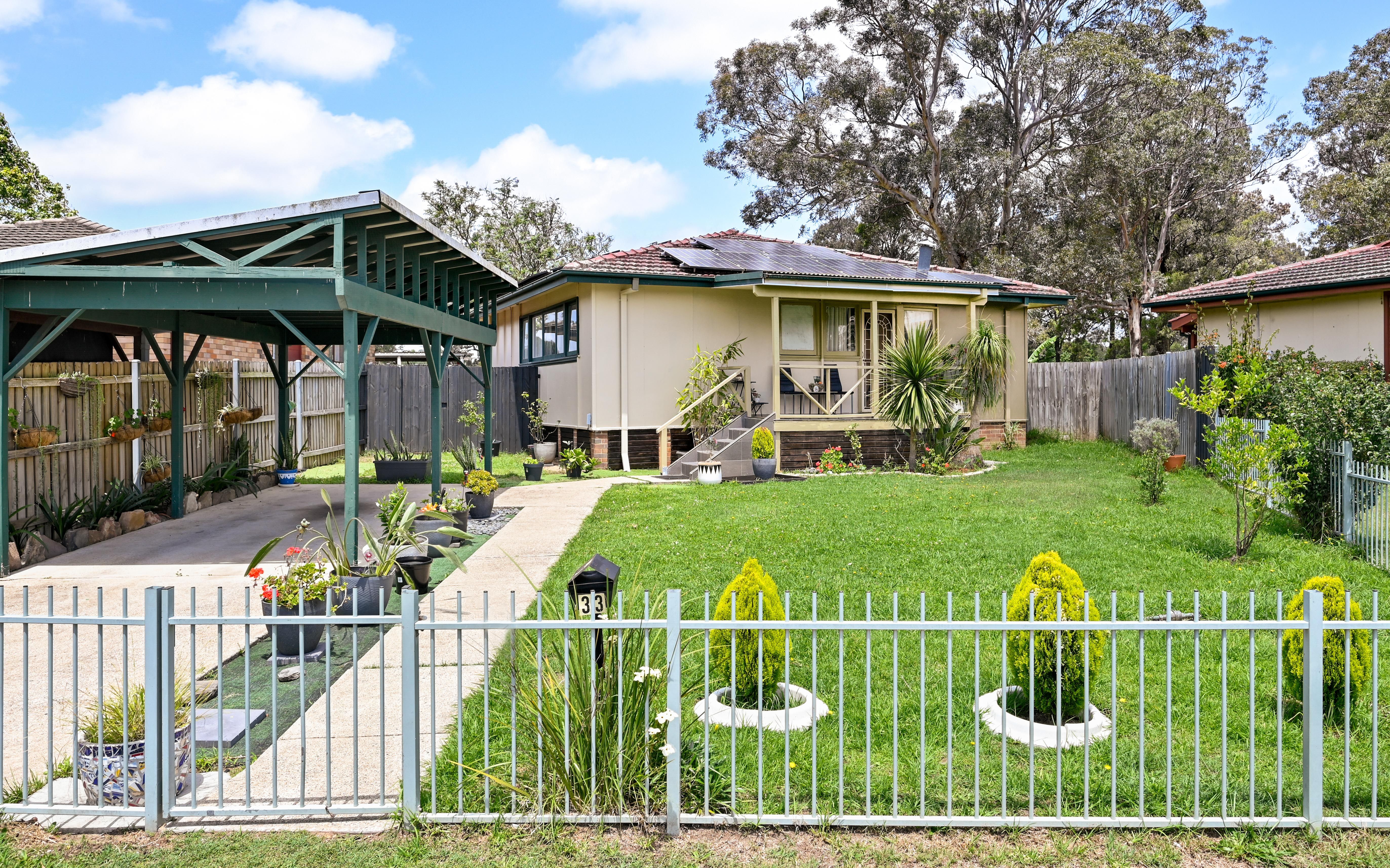 33 Tea Tree Crescent, Macquarie Fields NSW 2564