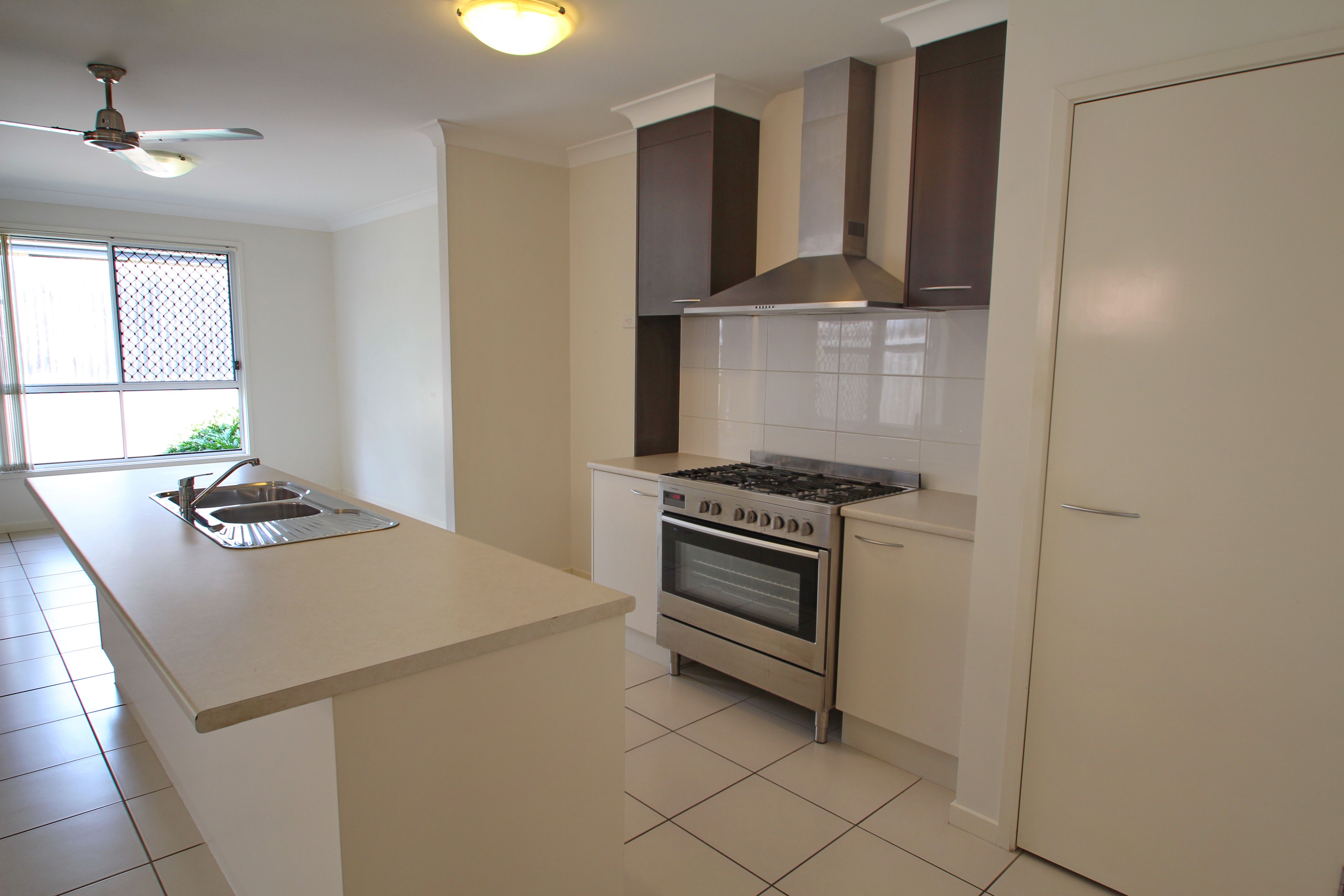 10 Arnaldo Avenue, Augustine Heights, QLD 4300
