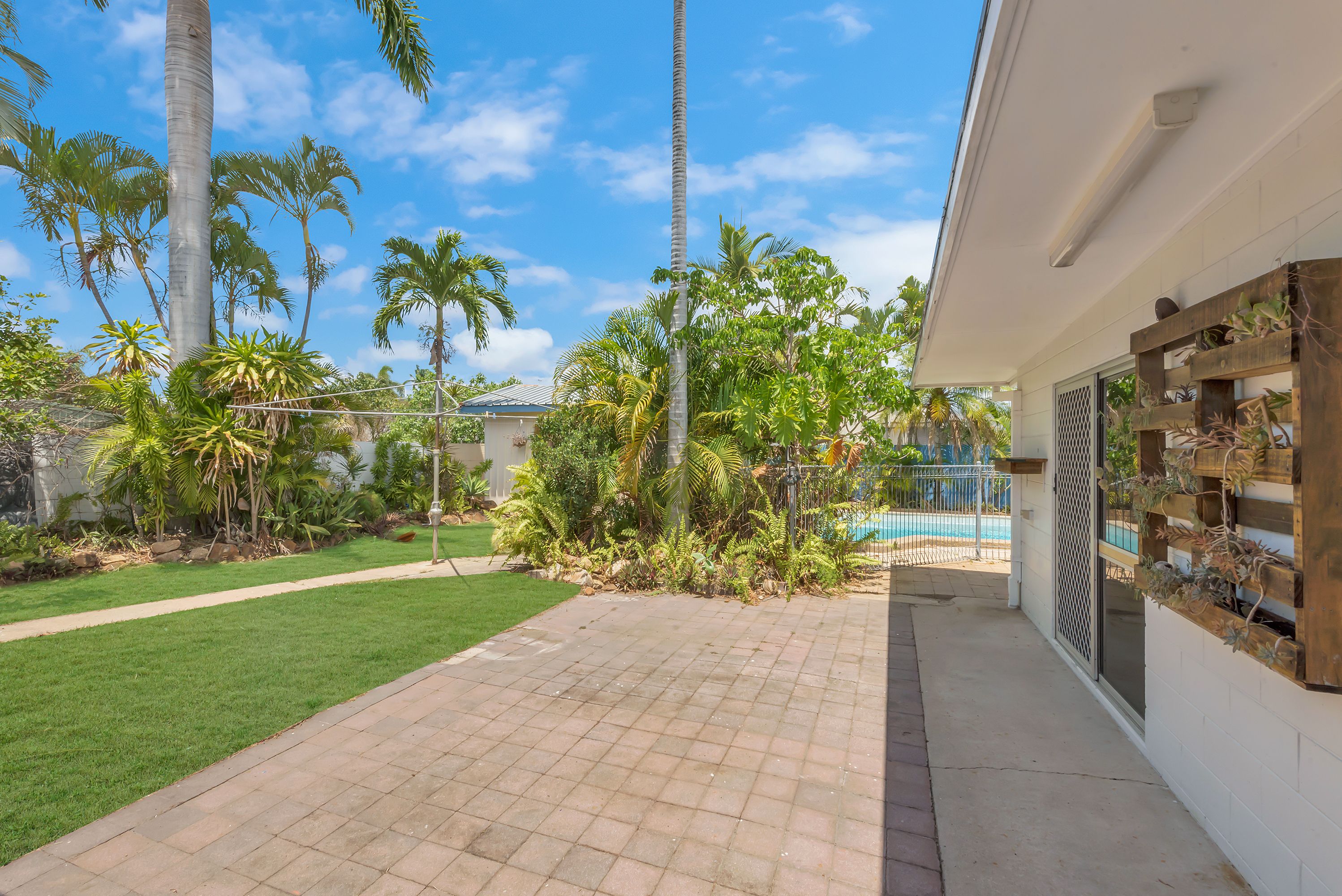 16 Laburnum Street, Cranbrook QLD 4814