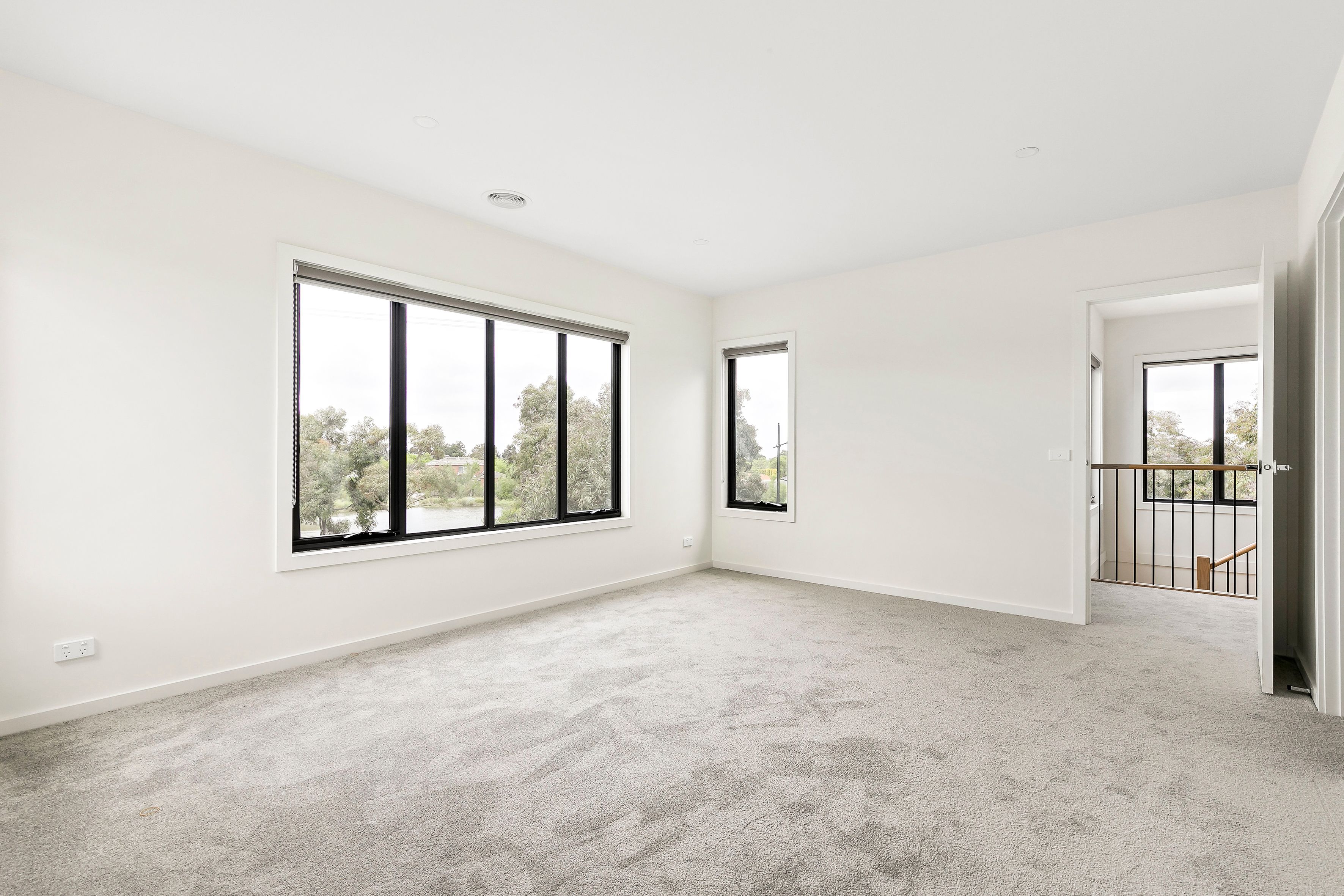 31 Everglade Crescent — photo 8 of 16
