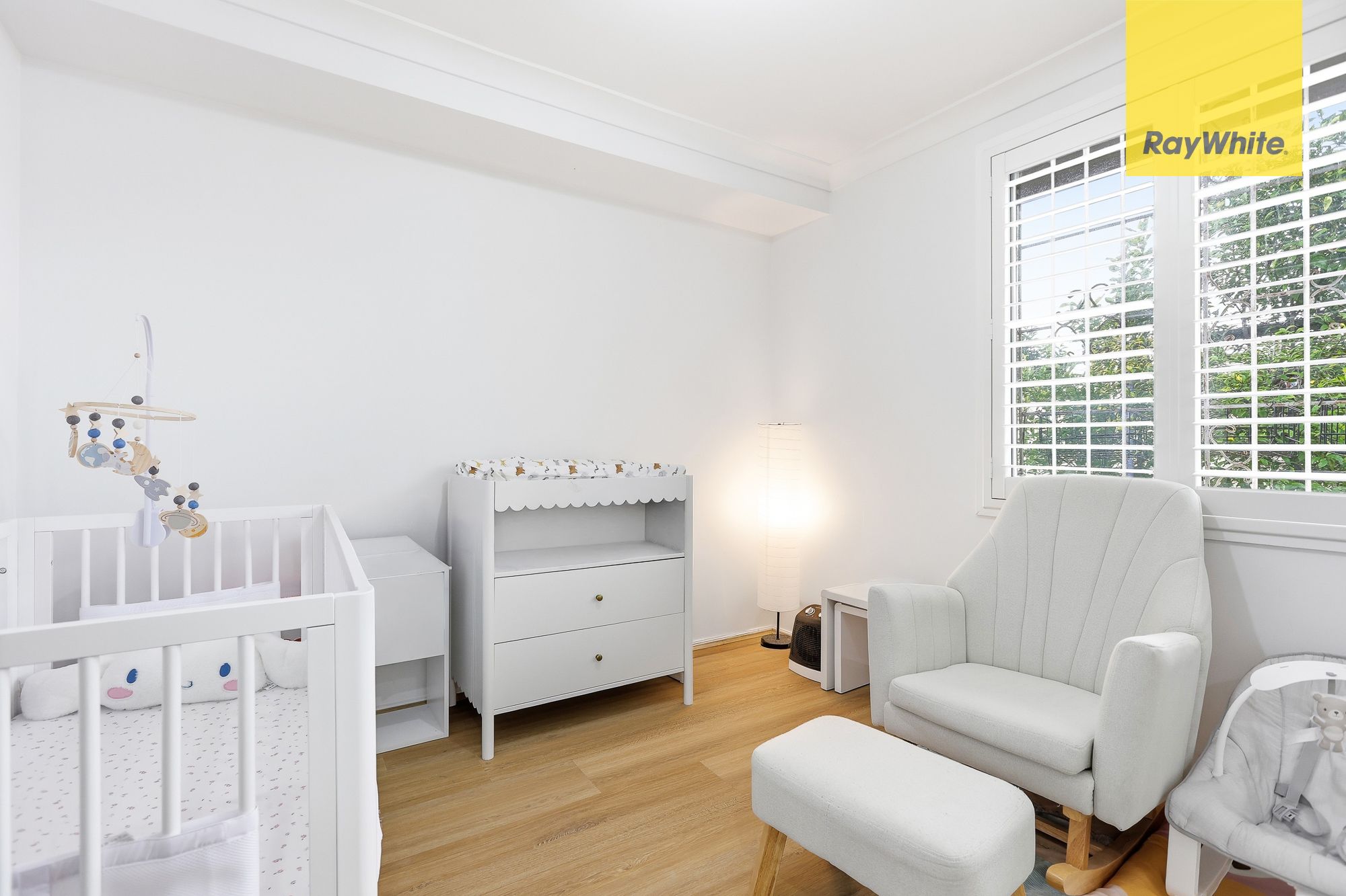 15 Carroll Crescent — photo 9 of 15